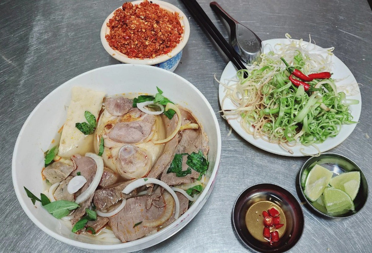 Bún bò Huế chưa được tỉnh Thừa Thiên Huế lập hồ sơ khoa học di sản - Ảnh: CN Phở và mì Quảng được ghi danh di sản, bún bò Huế và bao món ngon khác thì sao?- Ảnh 1.