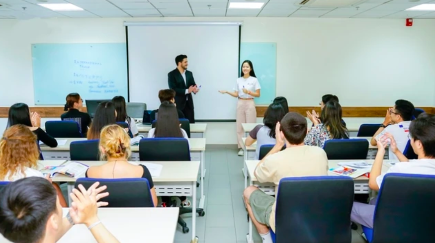 Quy định mới về dạy và học bằng tiếng nước ngoài tại trường ĐH, phổ thông- Ảnh 1. Quy định mới về dạy và học bằng tiếng nước ngoài tại trường ĐH, phổ thông- Ảnh 1.