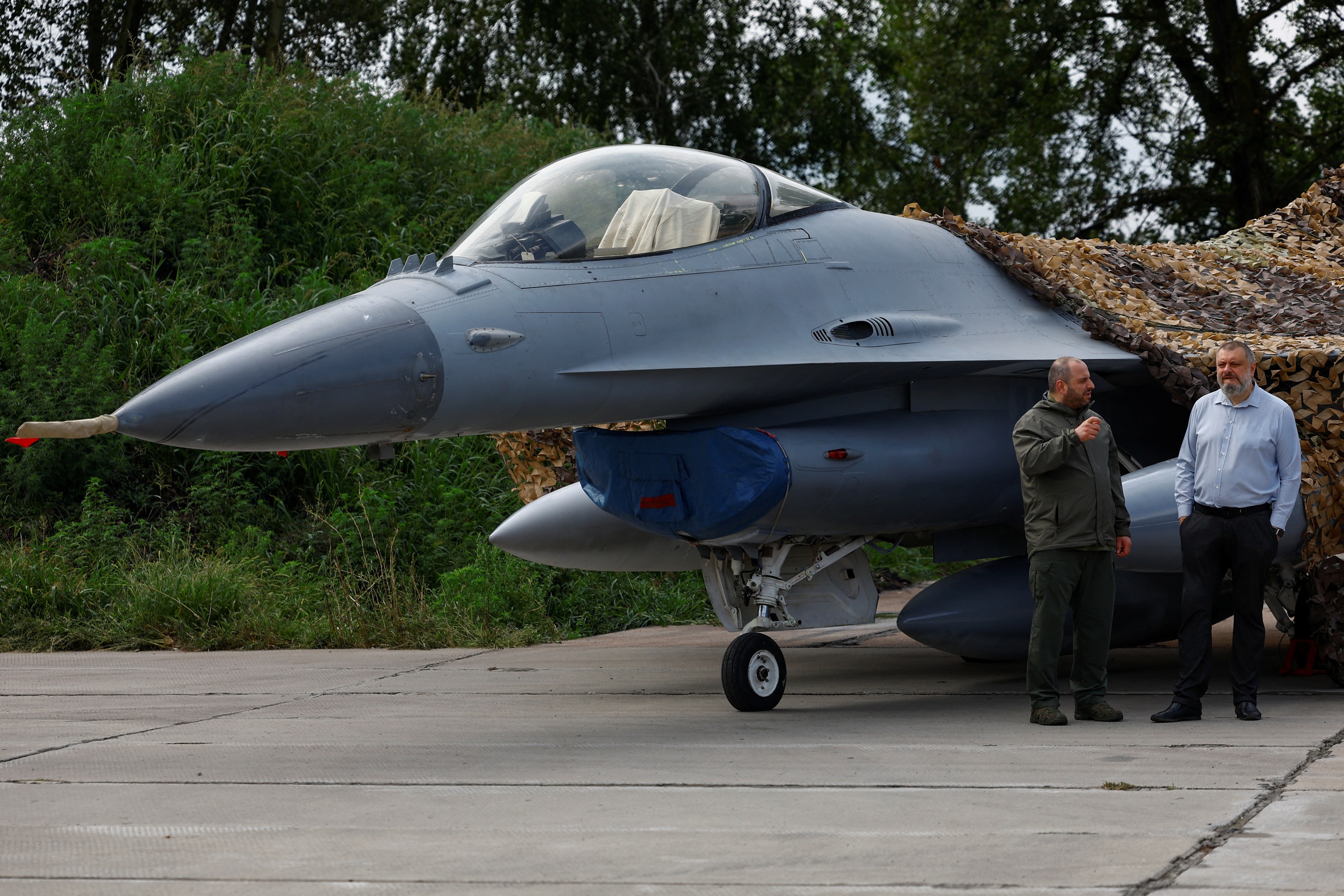 Rộ tin Ukraine cho F-16 cất và hạ cánh trên xa lộ để tránh bị Nga phát hiện- Ảnh 1. Rộ tin Ukraine cho F-16 cất và hạ cánh trên xa lộ để tránh bị Nga phát hiện- Ảnh 1.
