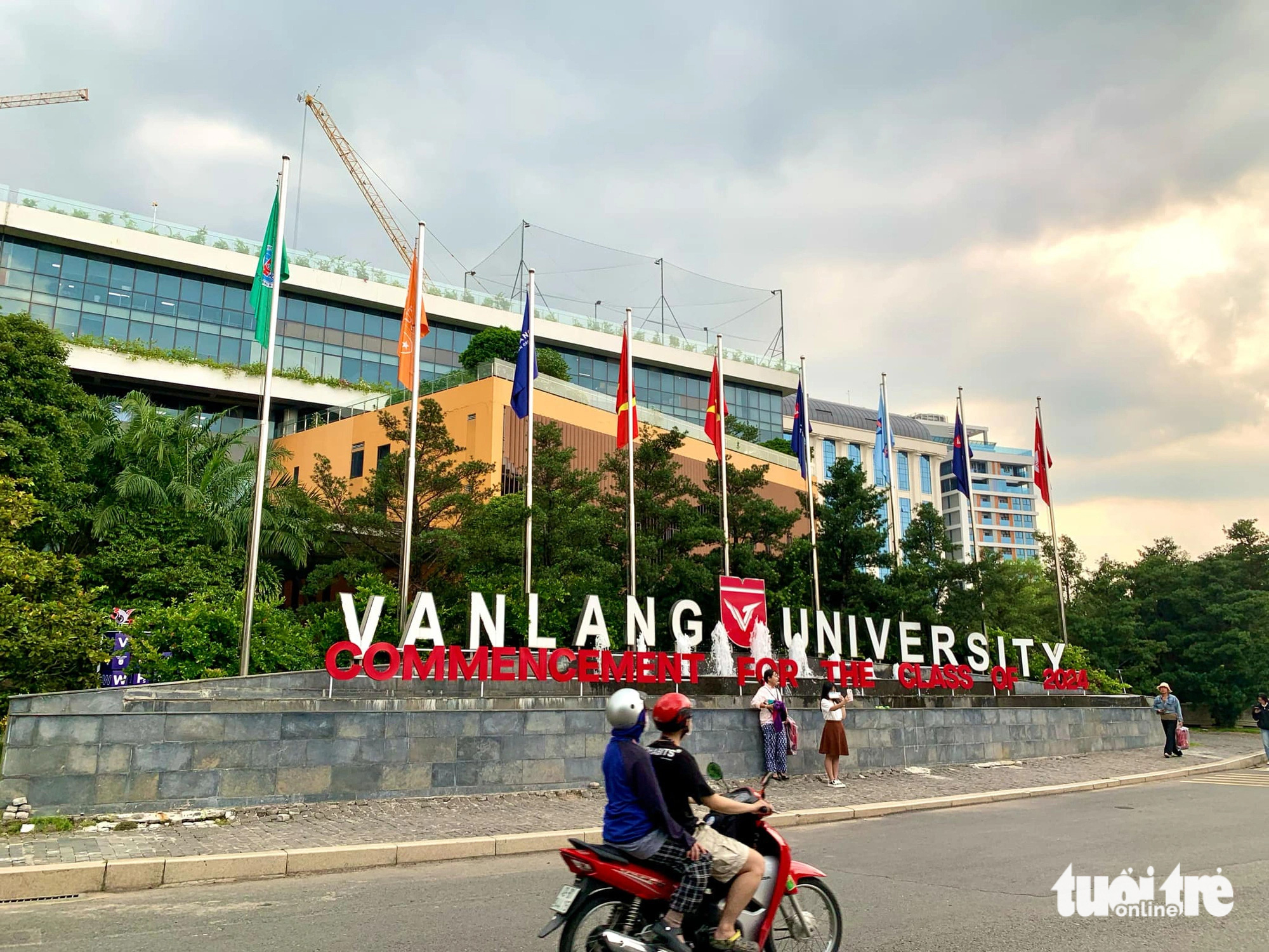 Rớt xét tuyển đầu vào, vẫn được học trước rồi trở thành thủ khoa thạc sĩ- Ảnh 1. Rớt xét tuyển đầu vào, vẫn được học trước rồi trở thành thủ khoa thạc sĩ- Ảnh 1.