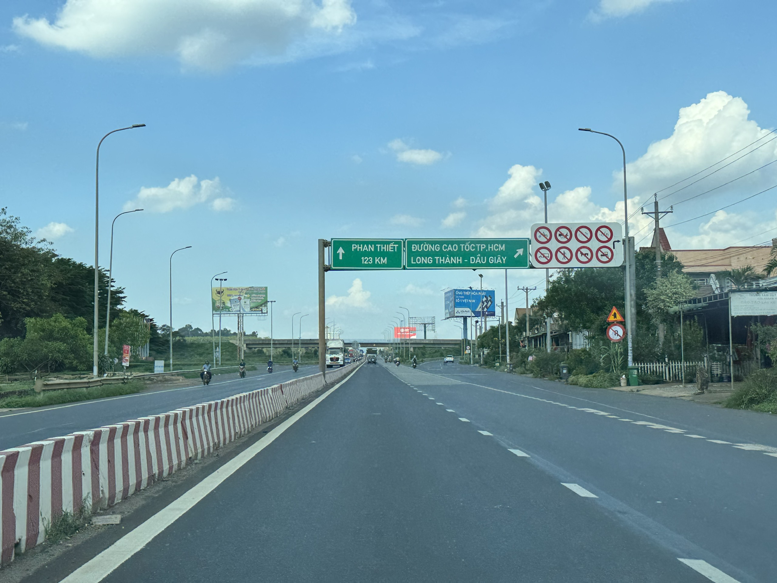 Sẵn sàng mặt bằng, vật liệu cho cao tốc Dầu Giây - Tân Phú- Ảnh 1. Sẵn sàng mặt bằng, vật liệu cho cao tốc Dầu Giây - Tân Phú- Ảnh 1.
