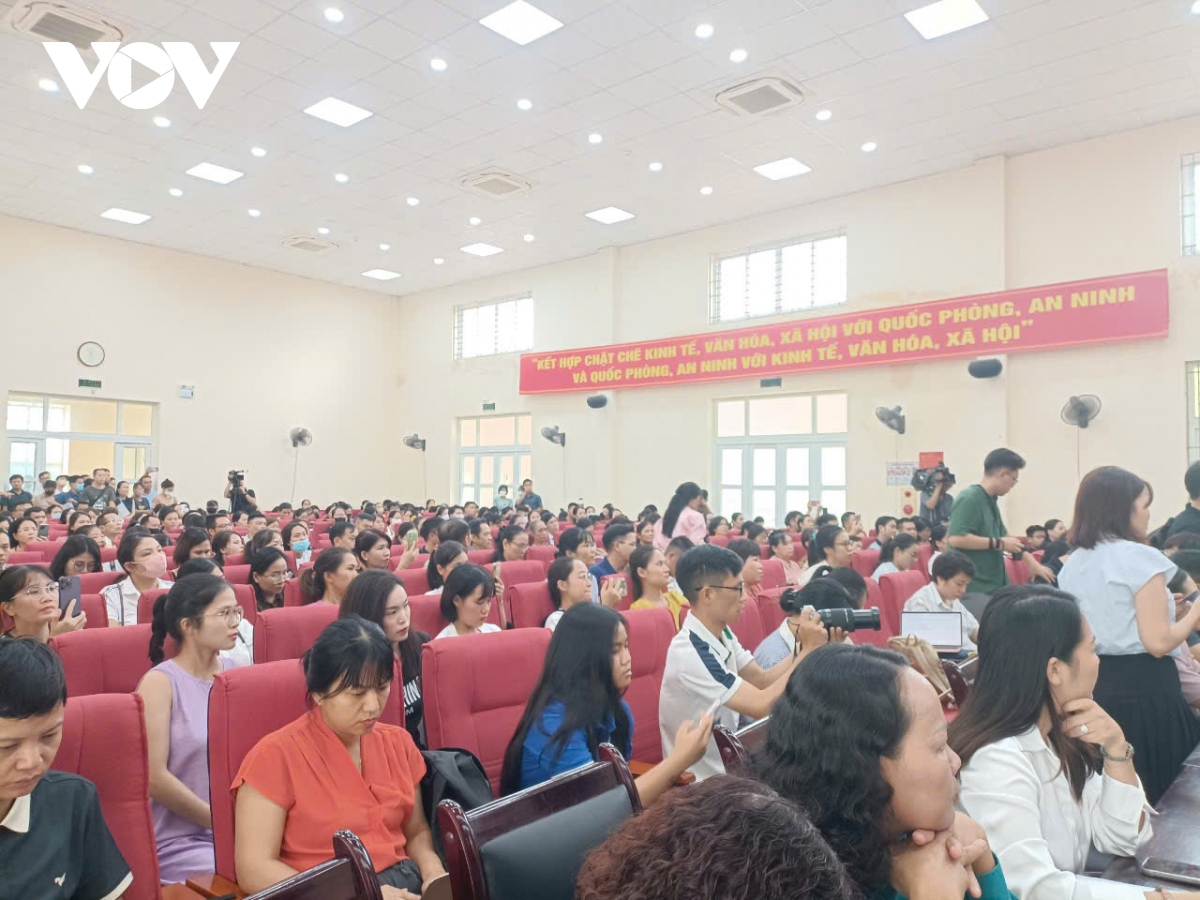 vụ hàng trăm phụ huynh vây trường sẽ có câu trả lời vào ngày 27 8 hình ảnh 1 vu hang tram phu huynh vay truong se co cau tra loi vao ngay 27 8 hinh anh 1