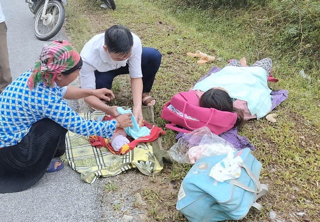 Thai phụ sinh con bên lề đường được nam điều dưỡng tình cờ đi qua đỡ đẻ - 1 Thai phụ sinh con bên lề đường được nam điều dưỡng tình cờ đi qua đỡ đẻ - 1