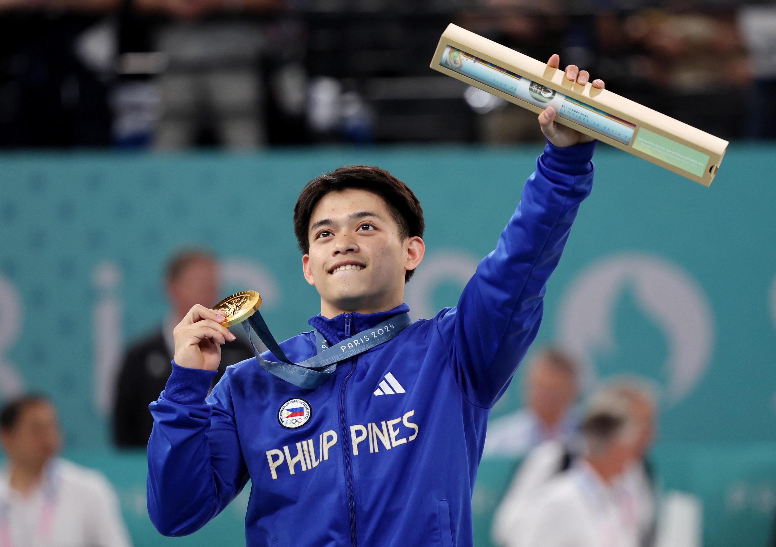 Olympic 2024: 'Thần đồng' Carlos Yulo giúp Philippines đoạt HCV đầu tiên cho Đông Nam Á- Ảnh 1. Olympic 2024: 'Thần đồng' Carlos Yulo giúp Philippines đoạt HCV đầu tiên cho Đông Nam Á- Ảnh 1.