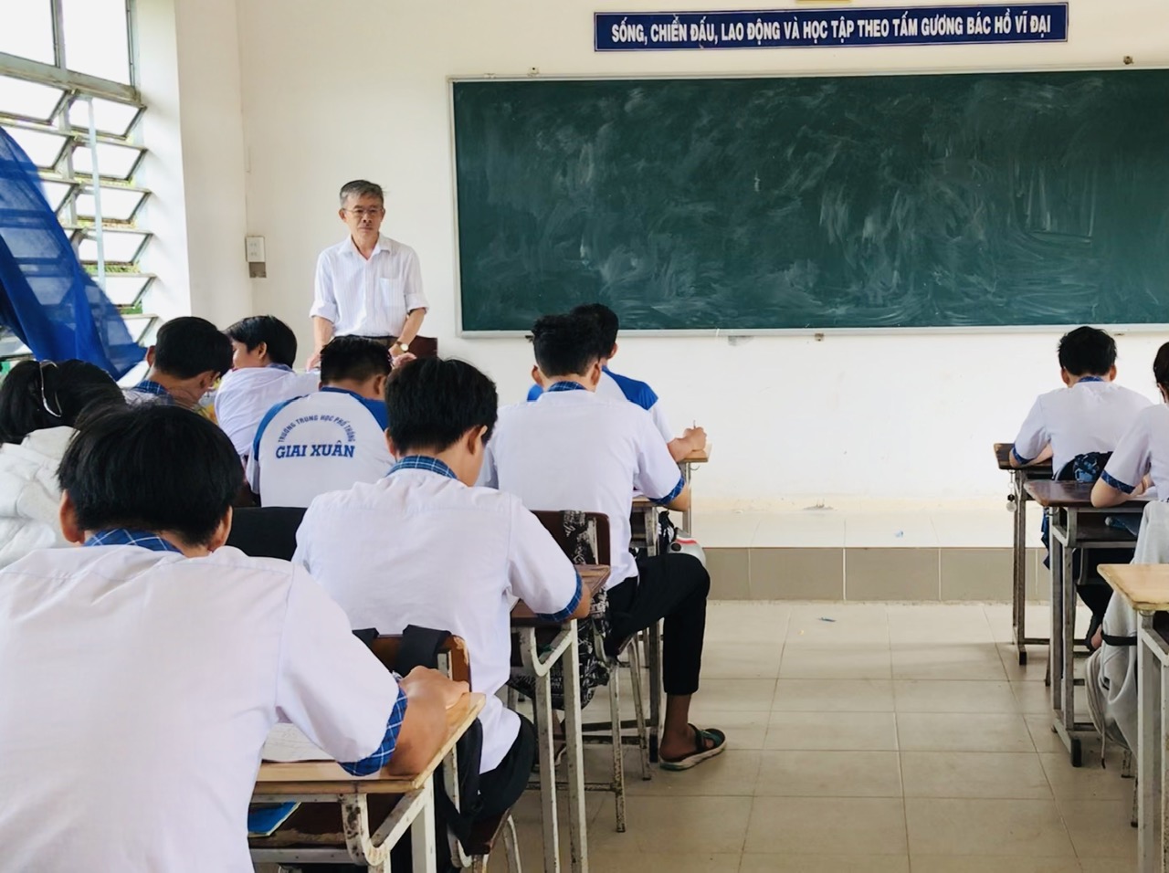 Thiếu hàng trăm giáo viên nhưng vì sao Cần Thơ chậm tuyển dụng?- Ảnh 1. Thiếu hàng trăm giáo viên nhưng vì sao Cần Thơ chậm tuyển dụng?- Ảnh 1.