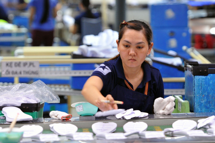 Công nhân sản xuất trong nhà máy tại Công ty TNHH Changshin Việt Nam - Ảnh: A LỘC Tin tức sáng 10-8: Lương nhân công sản xuất ở Việt Nam rẻ, chưa bằng một nửa Trung Quốc- Ảnh 1.