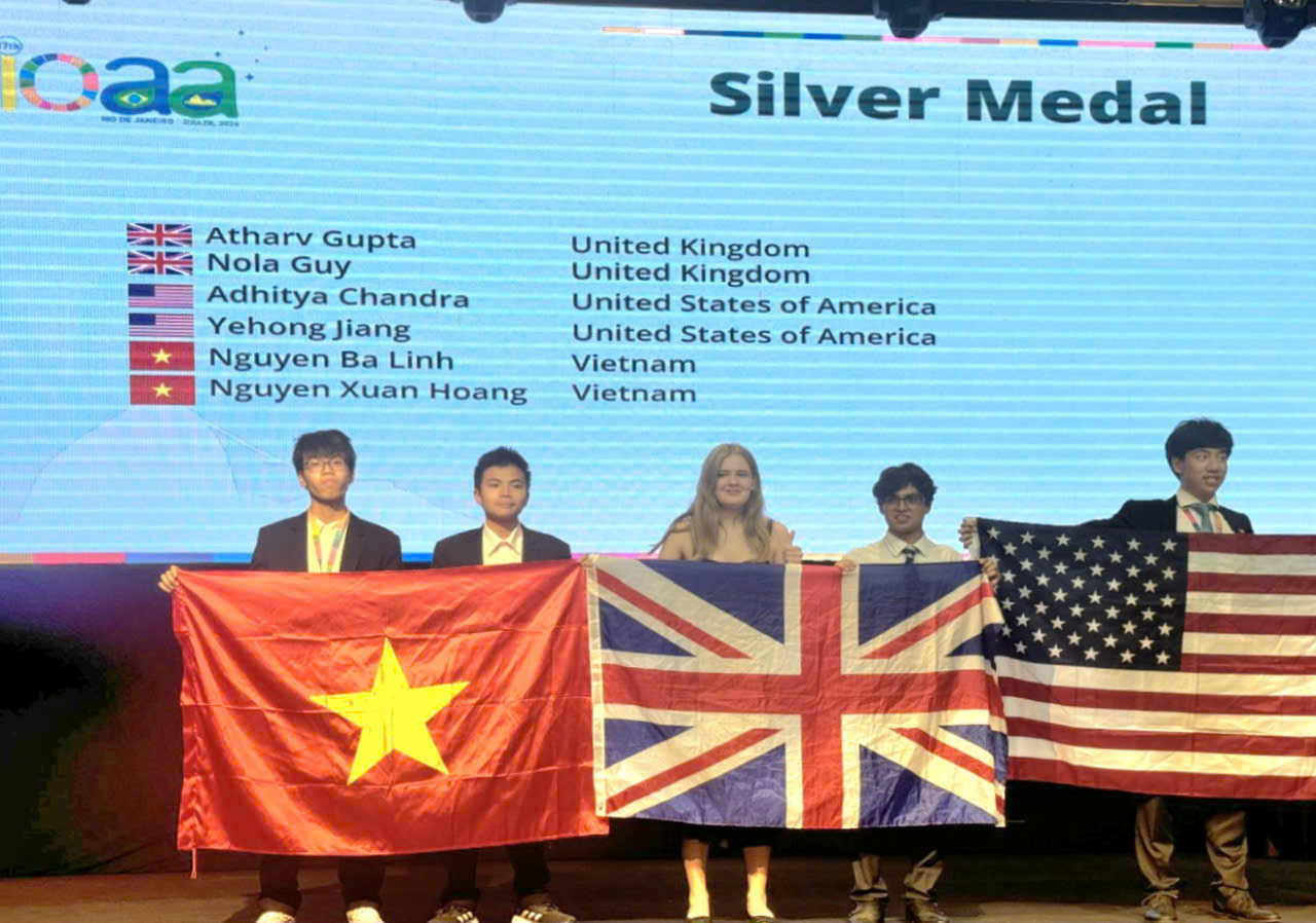 Toàn đoàn học sinh Hà Nội giành huy chương Olympic thiên văn, vật lý quốc tế - Ảnh 1. Toàn đoàn học sinh Hà Nội giành huy chương Olympic thiên văn, vật lý quốc tế - Ảnh 1.