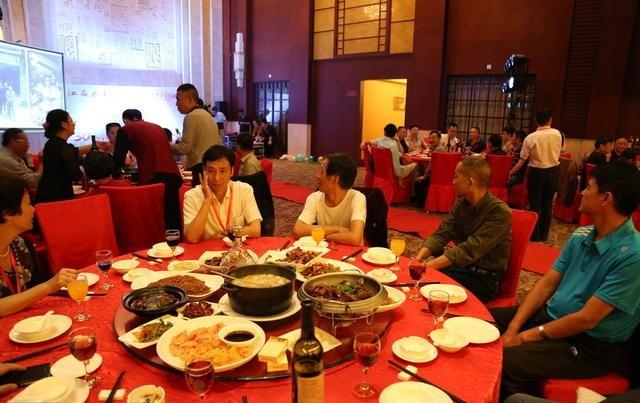 Người phụ nữ 45 tuổi đi họp lớp, hai tháng sau phát hiện có thai: "Tôi không biết bố đứa trẻ là ai" - Ảnh 2. Người phụ nữ 45 tuổi đi họp lớp, hai tháng sau phát hiện có thai: "Tôi không biết bố đứa trẻ là ai" - Ảnh 2.