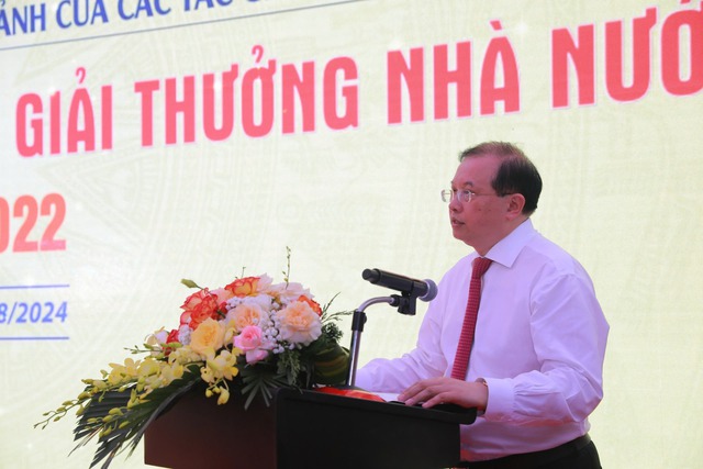 Triển lãm tác phẩm mỹ thuật, nhiếp ảnh của các tác giả được tặng Giải thưởng Hồ Chí Minh, Giải thưởng Nhà nước năm 2022 - Ảnh 1. Triển lãm tác phẩm mỹ thuật, nhiếp ảnh của các tác giả được tặng Giải thưởng Hồ Chí Minh, Giải thưởng Nhà nước năm 2022 - Ảnh 1.