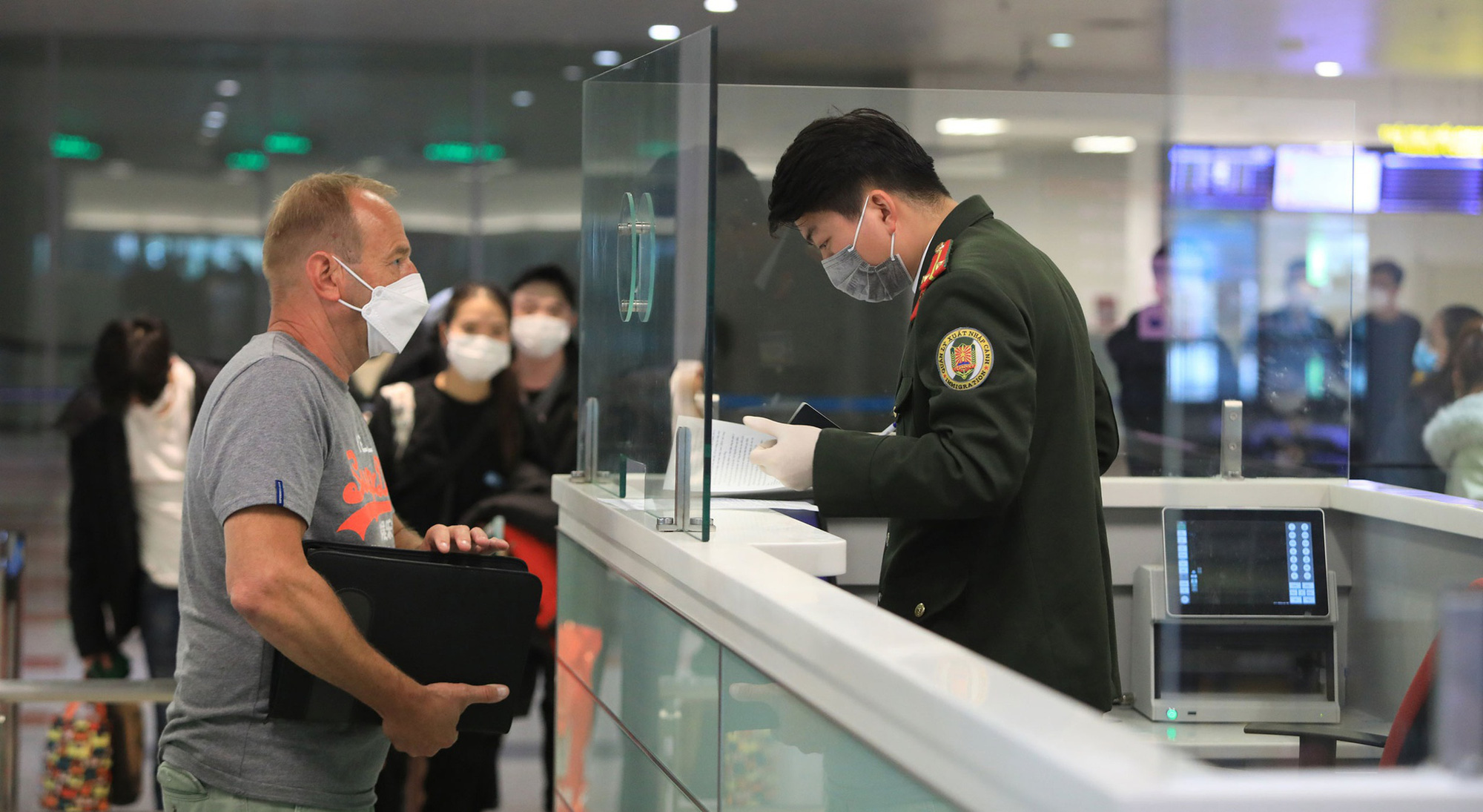 Từ tháng 11/2024, các quốc gia này sẽ bỏ đóng dấu lên hộ chiếu (passport) cho du khách - Ảnh 3. Từ tháng 11/2024, các quốc gia này sẽ bỏ đóng dấu lên hộ chiếu (passport) cho du khách - Ảnh 3.