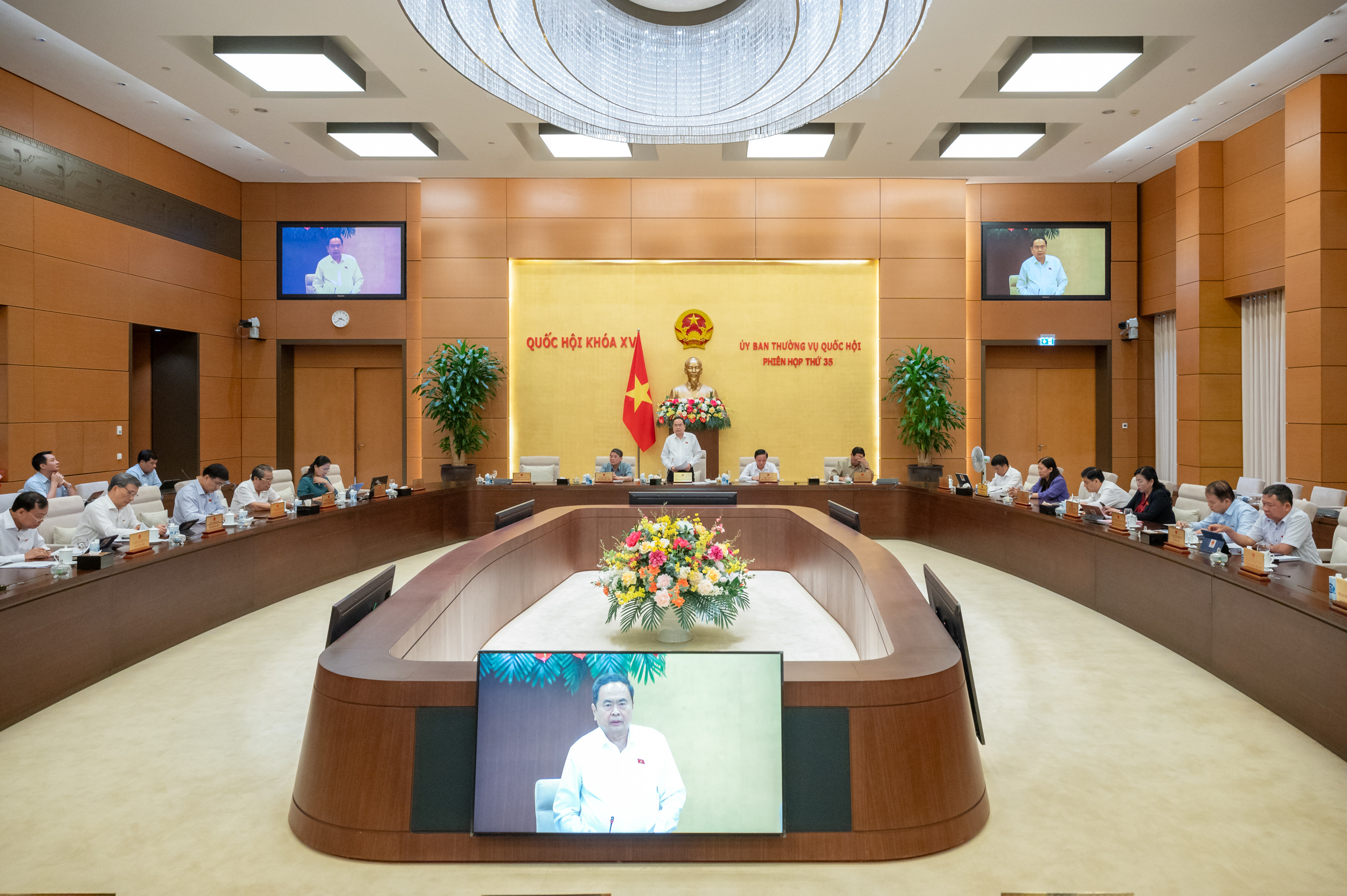 Ủy ban Thường vụ Quốc hội dành 1,5 ngày chất vấn bộ trưởng, trưởng ngành- Ảnh 1. Ủy ban Thường vụ Quốc hội dành 1,5 ngày chất vấn bộ trưởng, trưởng ngành- Ảnh 1.
