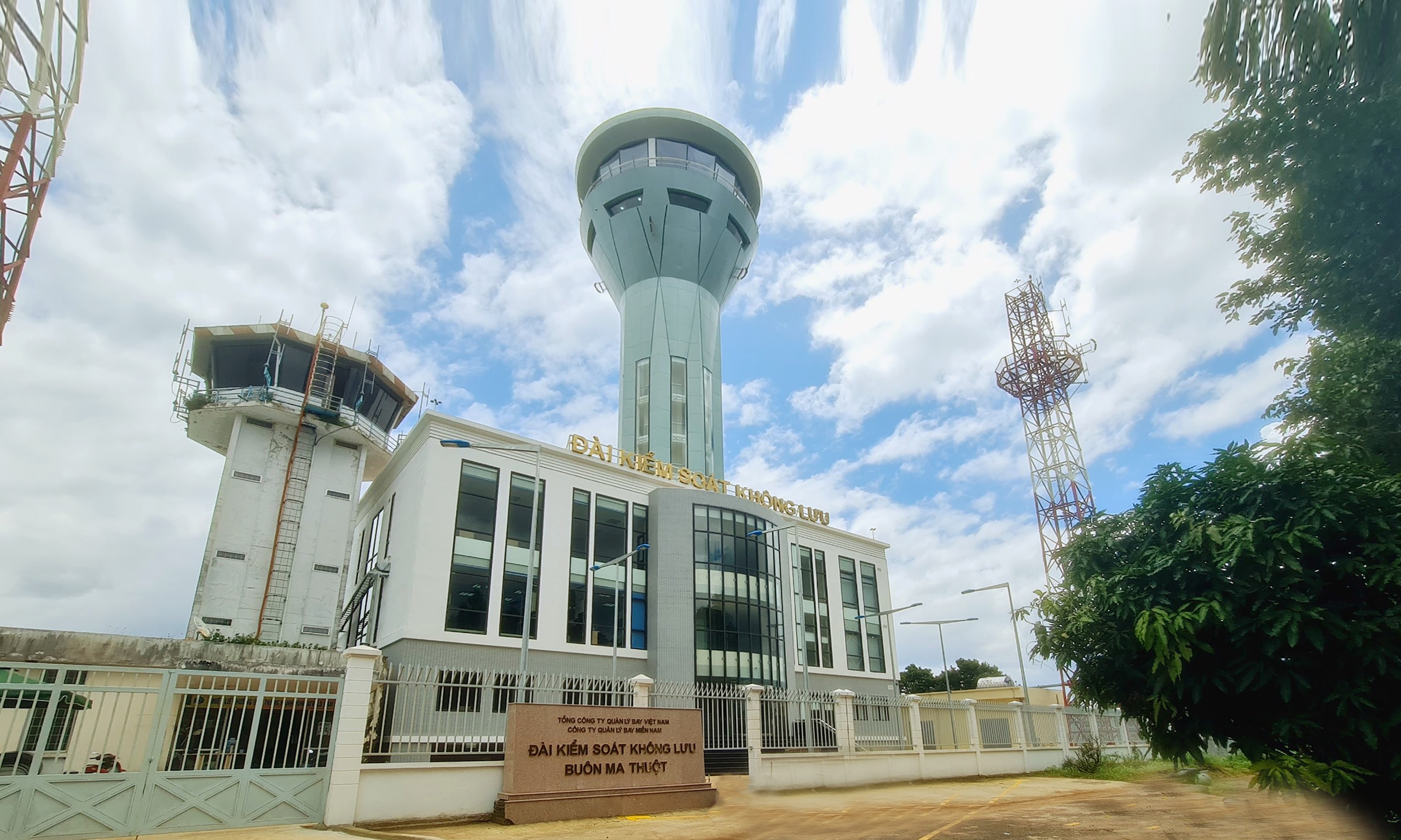 VATM đưa vào khai thác đài không lưu Buôn Ma Thuột- Ảnh 1. VATM đưa vào khai thác đài không lưu Buôn Ma Thuột- Ảnh 1.