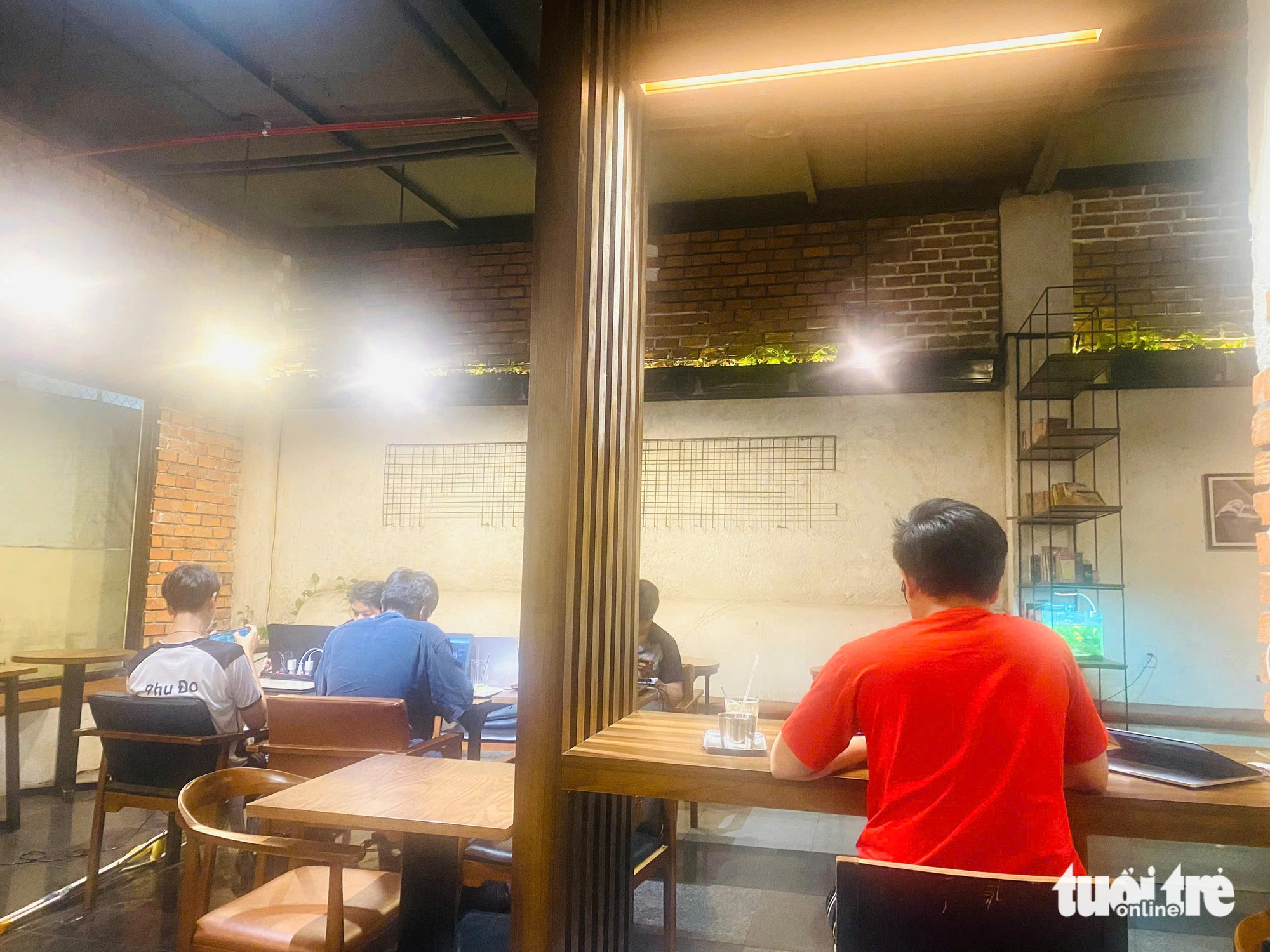 Vì sao lương 5 triệu vẫn đi cà phê đều đều?- Ảnh 1. Vì sao lương 5 triệu vẫn đi cà phê đều đều?- Ảnh 1.