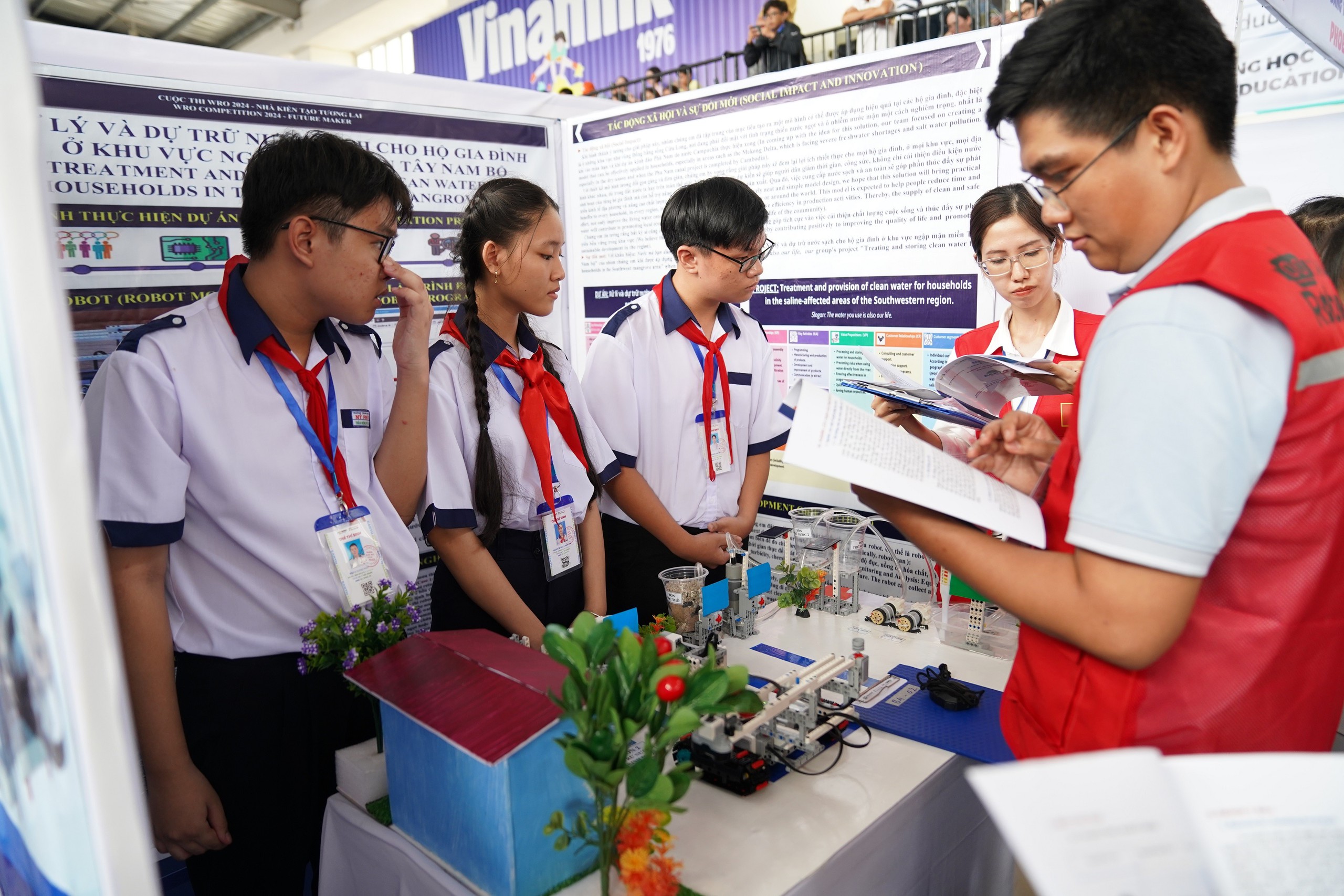 Vinamilk trao giải thưởng đặc biệt cho các tài năng Robot hướng đến phát triển bền vững tại Robotacon Wro 2024- Ảnh 1. Vinamilk trao giải thưởng đặc biệt cho các tài năng Robot hướng đến phát triển bền vững tại Robotacon Wro 2024- Ảnh 1.