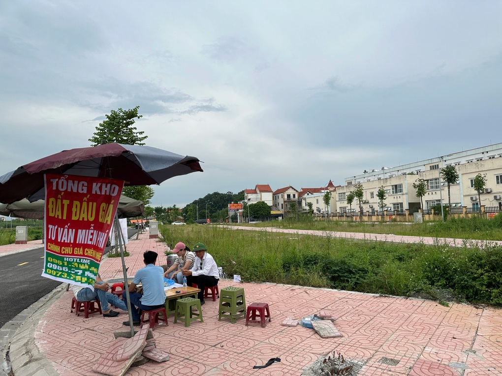 Sở TNMT Hà Nội rà soát các phiên đấu giá đất cao chót vót - 1 Sở TNMT Hà Nội rà soát các phiên đấu giá đất cao chót vót - 1