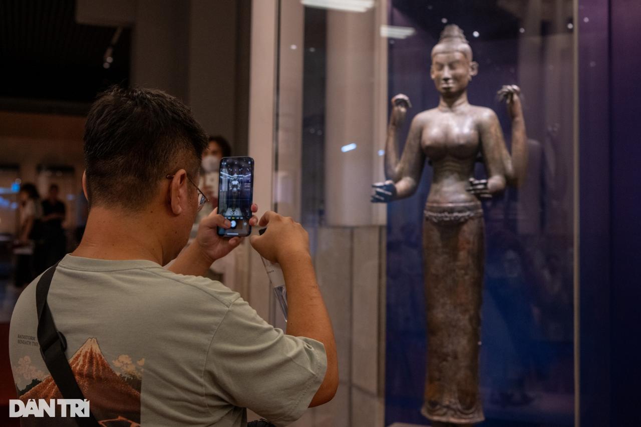 Lần đầu người dân Thủ đô được chiêm ngưỡng tượng đồng Nữ thần Durga - Vietnam.vn Lần đầu người dân Thủ đô được chiêm ngưỡng tượng đồng Nữ thần Durga