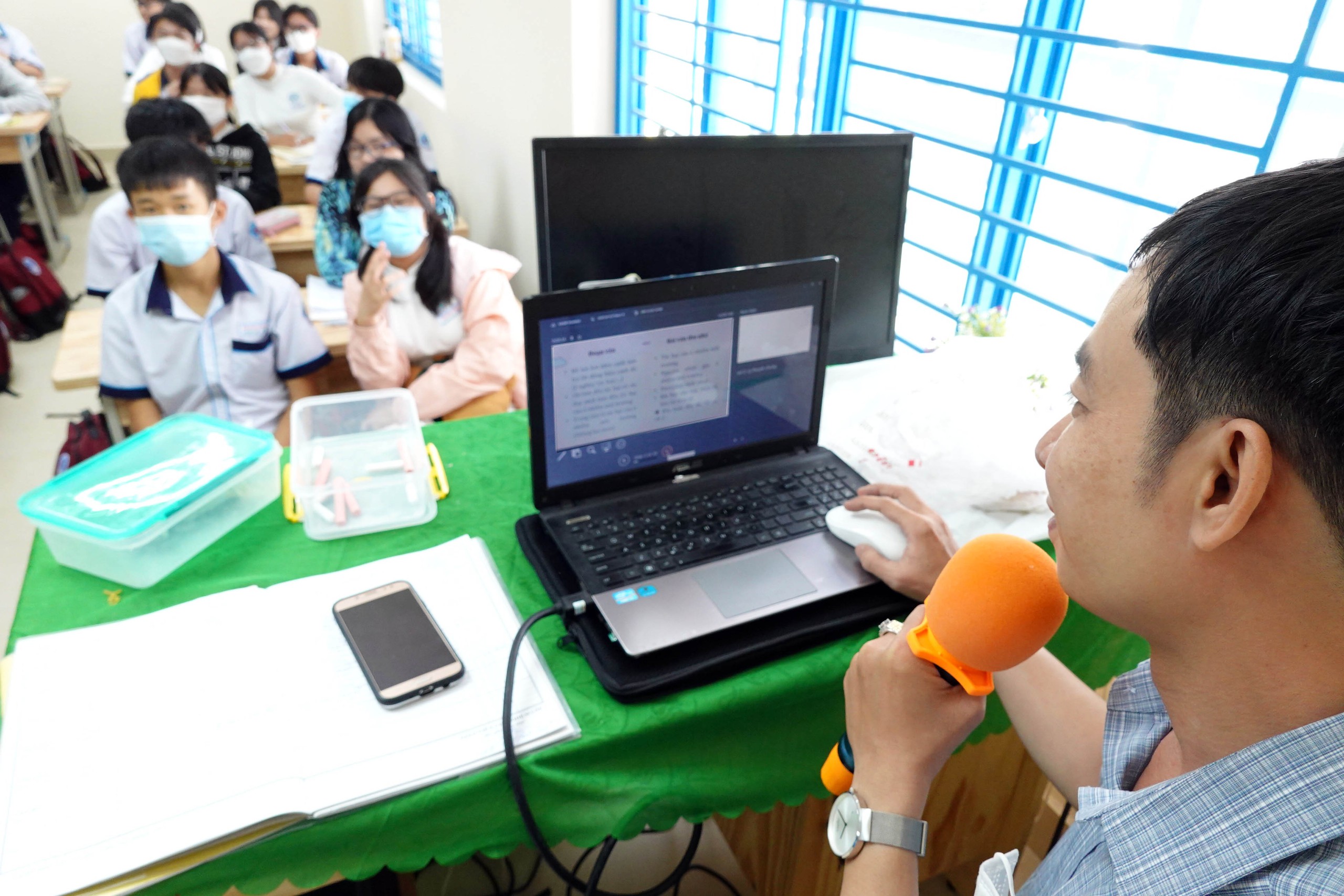 Dạy văn theo chương trình mới, học sinh có hệ thống được kiến thức?- Ảnh 2. Dạy văn theo chương trình mới, học sinh có hệ thống được kiến thức?- Ảnh 2.