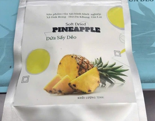 Dứa không mắt đang được ngành chức năng huyện tìm kiếm, xây dựng thương hiệu, tiêu thụ sản phẩm. Ảnh: Thanh Tuấn