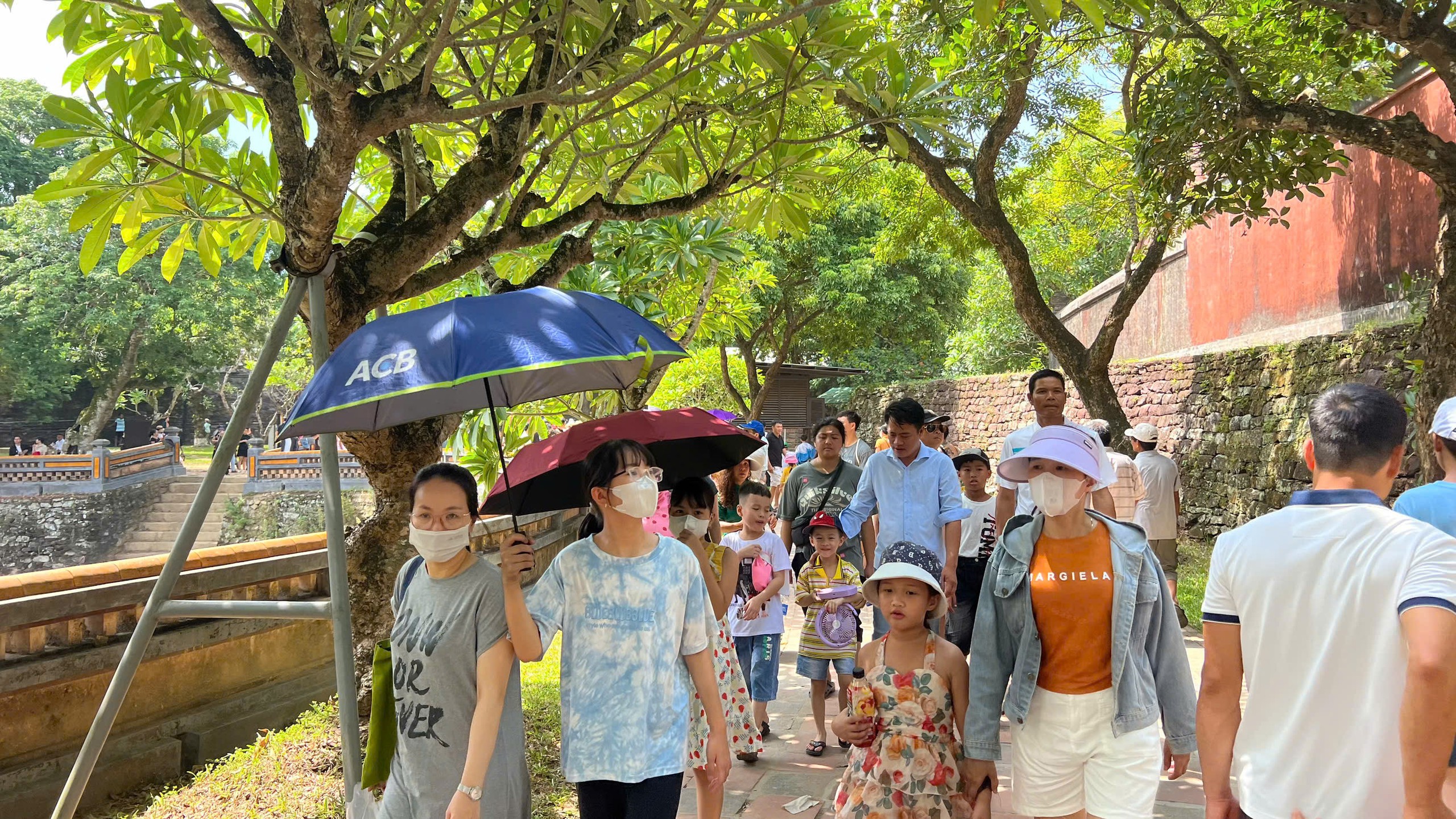 Du khách chen chân vào các di tích Huế trong ngày Quốc khánh 2-9- Ảnh 3. Du khách chen chân vào các di tích Huế trong ngày Quốc khánh 2-9- Ảnh 3.