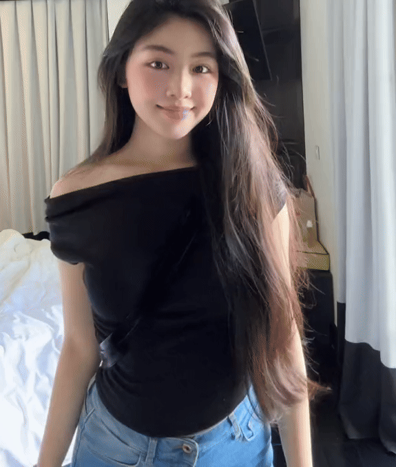 Lọ Lem cứ mê mãi 1 kiểu áo, tuy đơn giản nhưng lần nào mặc cũng xinh như công chúa- Ảnh 2. Lọ Lem cứ mê mãi 1 kiểu áo, tuy đơn giản nhưng lần nào mặc cũng xinh như công chúa- Ảnh 2.