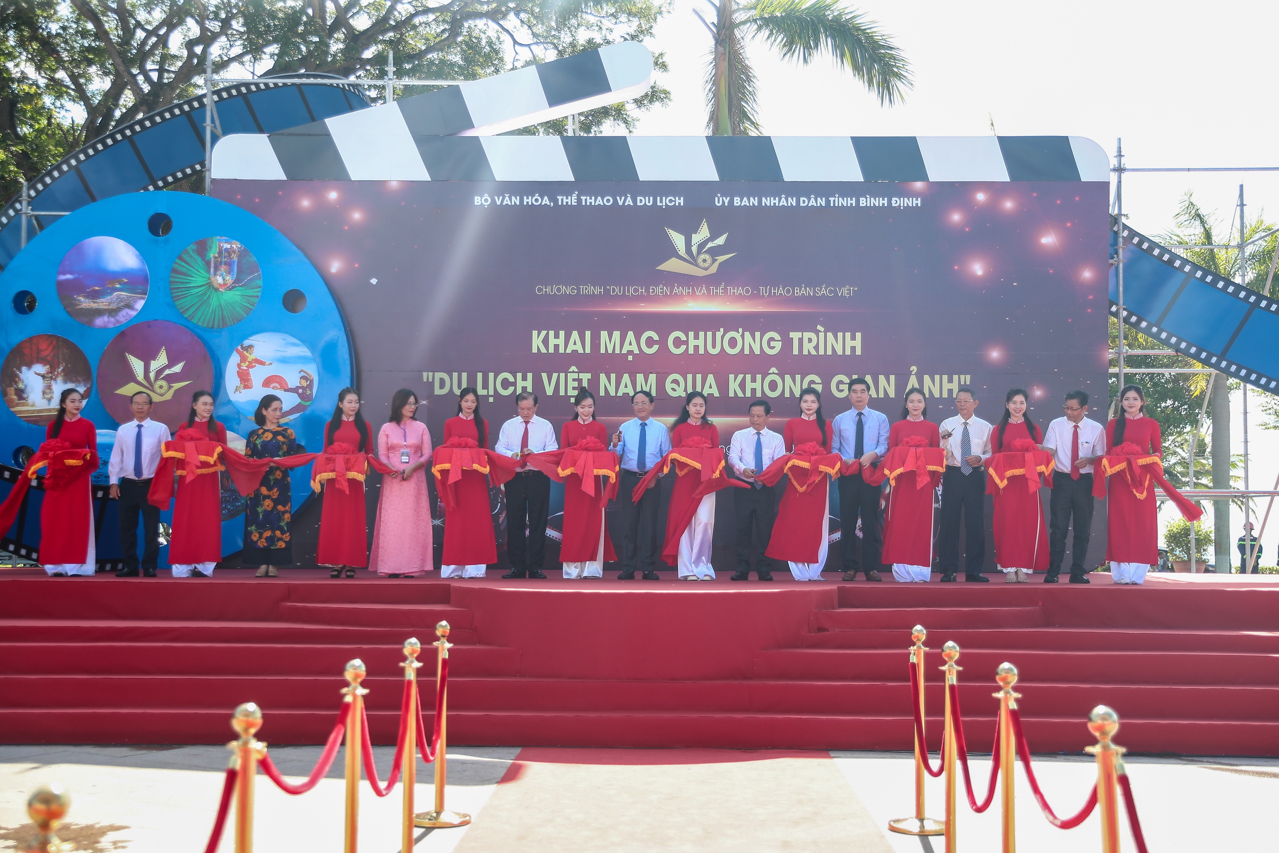 Giới thiệu “Du lịch Việt Nam qua không gian ảnh" - Ảnh 4. Giới thiệu “Du lịch Việt Nam qua không gian ảnh" - Ảnh 4.
