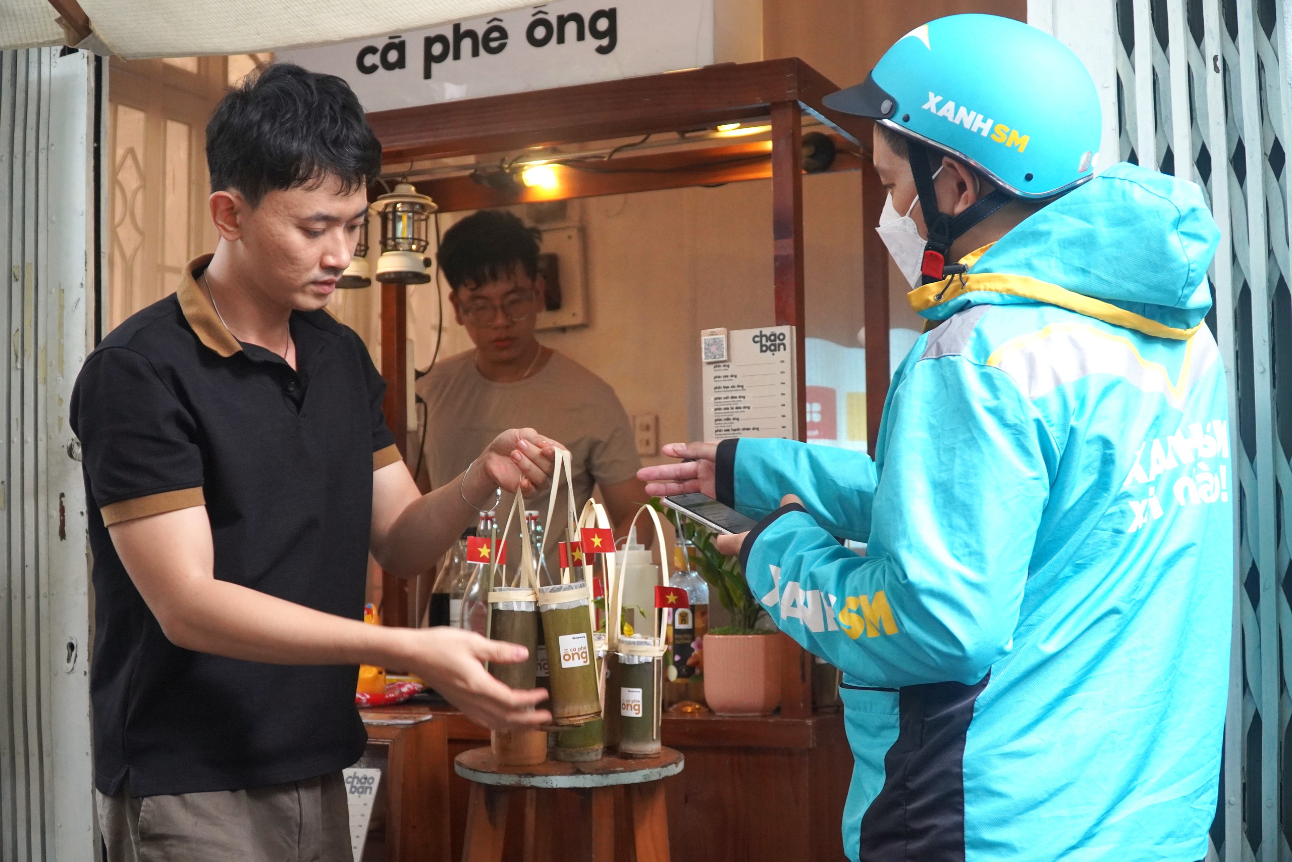 Giới trẻ TP HCM thích thú với những Giới trẻ TP HCM thích thú với những