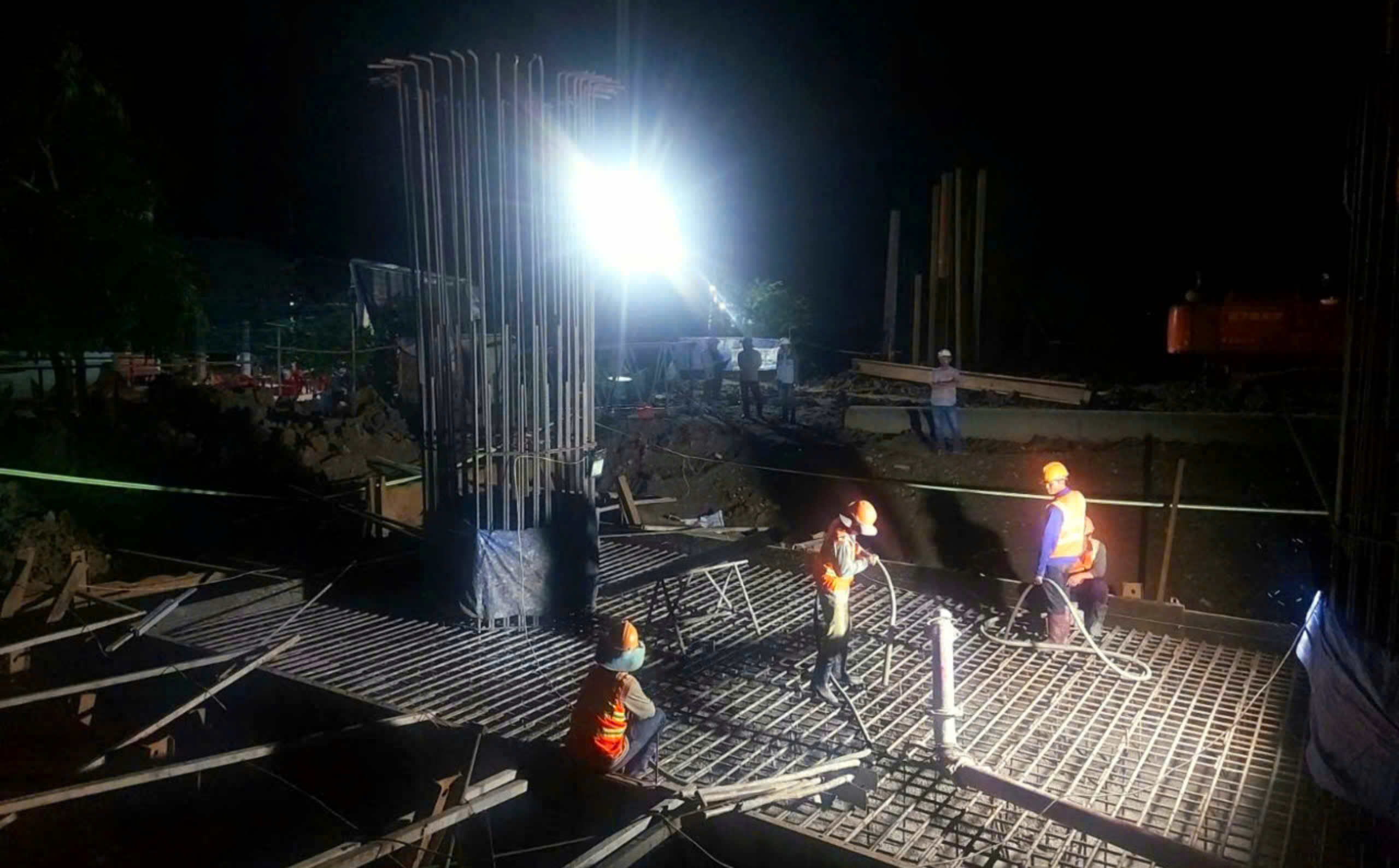 Bám công trường xuyên lễ, dồn lực thi công 37km cao tốc qua Hậu Giang- Ảnh 3. Bám công trường xuyên lễ, dồn lực thi công 37km cao tốc qua Hậu Giang- Ảnh 3.