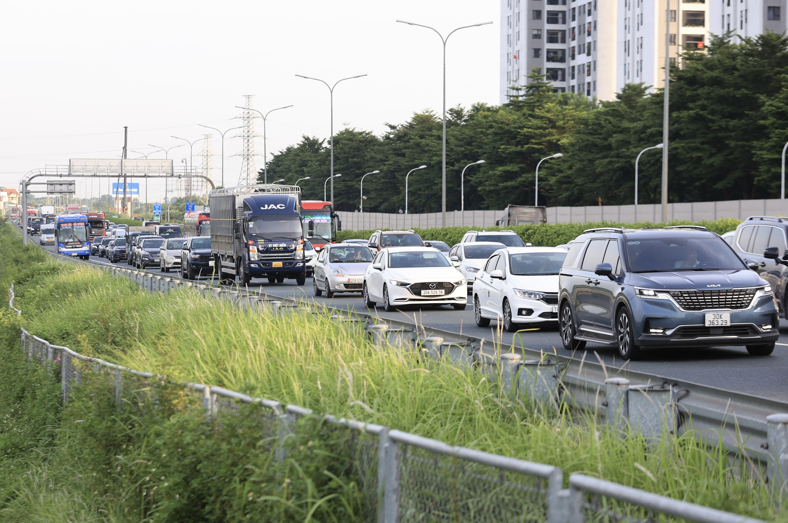 Nguy cơ chậm tiến độ đường nối cao tốc Pháp Vân - Cầu Giẽ với Vành đai 3- Ảnh 2. Nguy cơ chậm tiến độ đường nối cao tốc Pháp Vân - Cầu Giẽ với Vành đai 3- Ảnh 2.