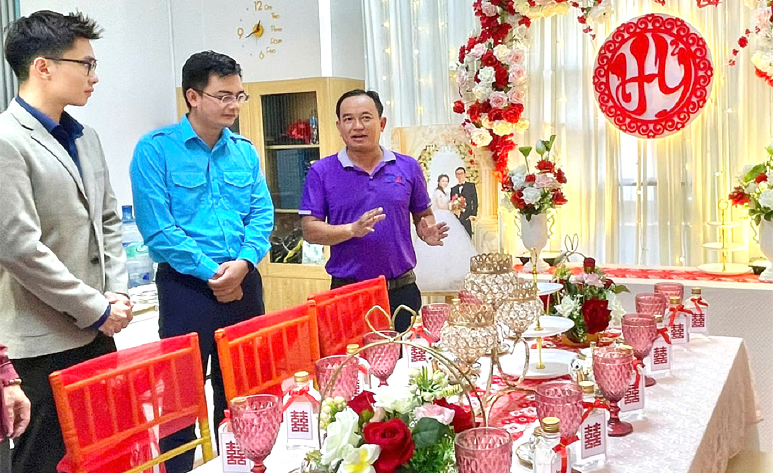 Hỗ trợ dịch vụ cưới cho công nhân - Ảnh 2. Hỗ trợ dịch vụ cưới cho công nhân - Ảnh 2.