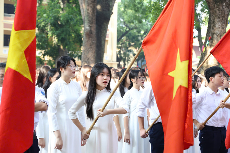 645 học sinh lớp 10 của trường THPT Phan Đình Phùng trong ngày lễ khai trường.