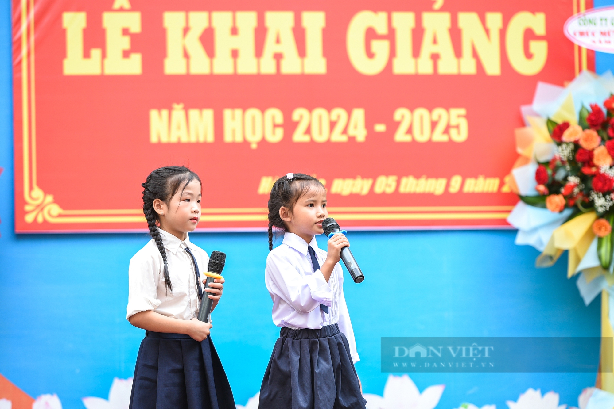 Trẻ em đồng bào Cơ Tu phấn khởi trong lần đầu khai giảng năm học mới- Ảnh 6. Trẻ em đồng bào Cơ Tu phấn khởi trong lần đầu khai giảng năm học mới- Ảnh 6.