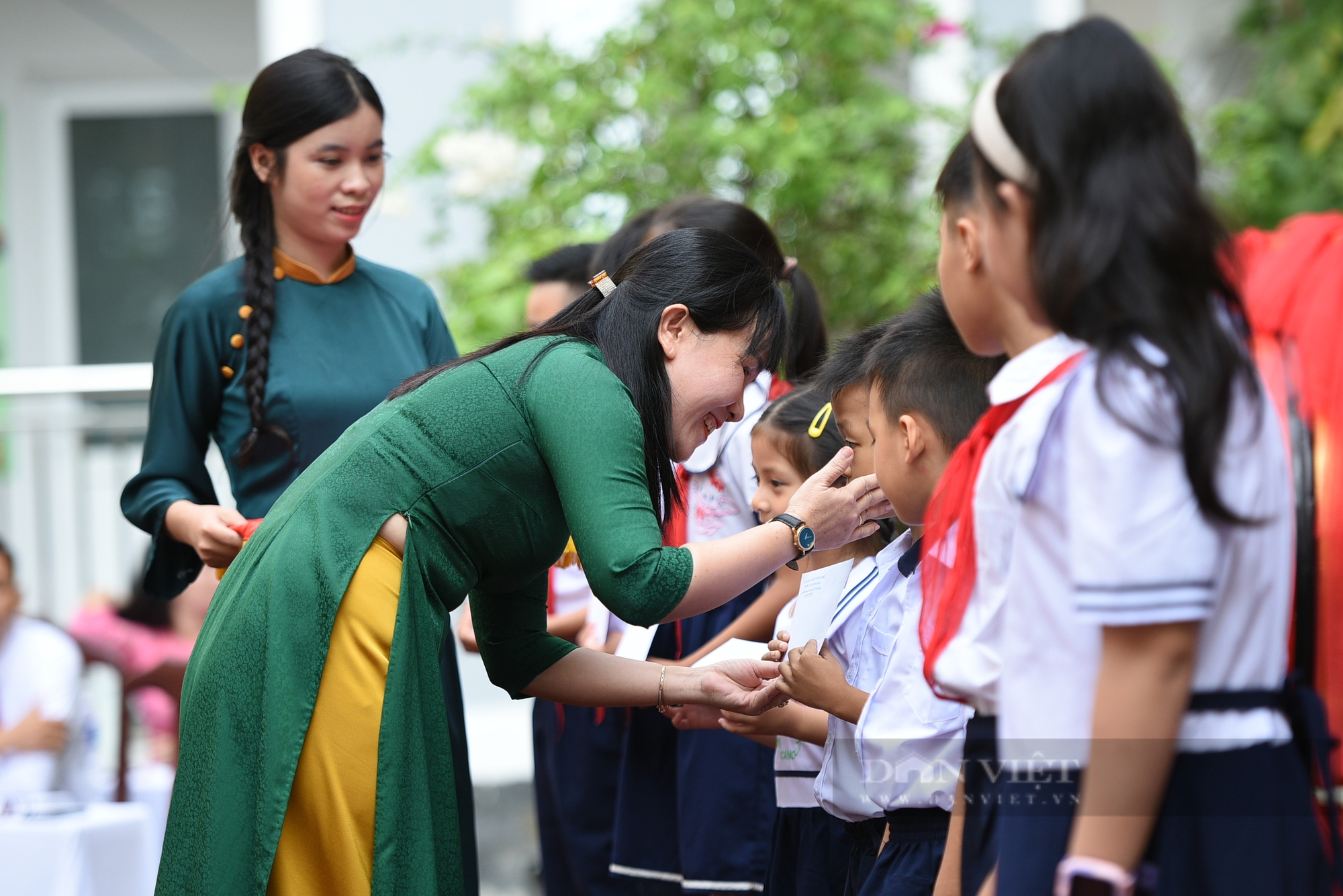 Trẻ em đồng bào Cơ Tu phấn khởi trong lần đầu khai giảng năm học mới- Ảnh 10. Trẻ em đồng bào Cơ Tu phấn khởi trong lần đầu khai giảng năm học mới- Ảnh 10.
