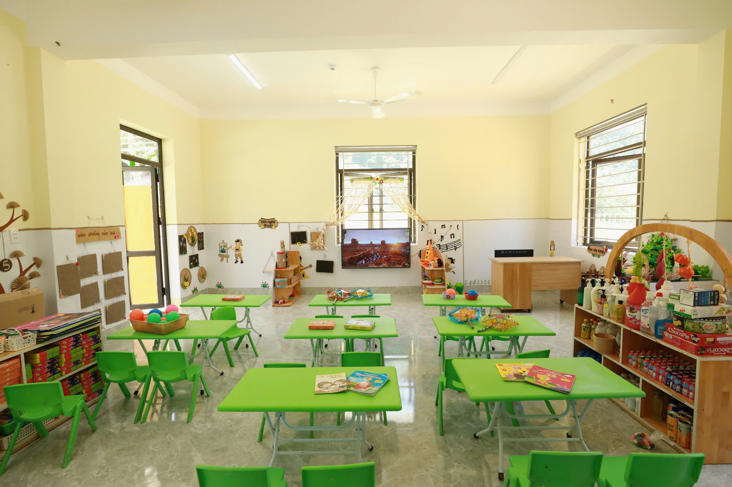Phó Chủ tịch nước cắt băng khánh thành trường mầm non Pác Bó, Cao Bằng- Ảnh 6. Phó Chủ tịch nước cắt băng khánh thành trường mầm non Pác Bó, Cao Bằng- Ảnh 6.