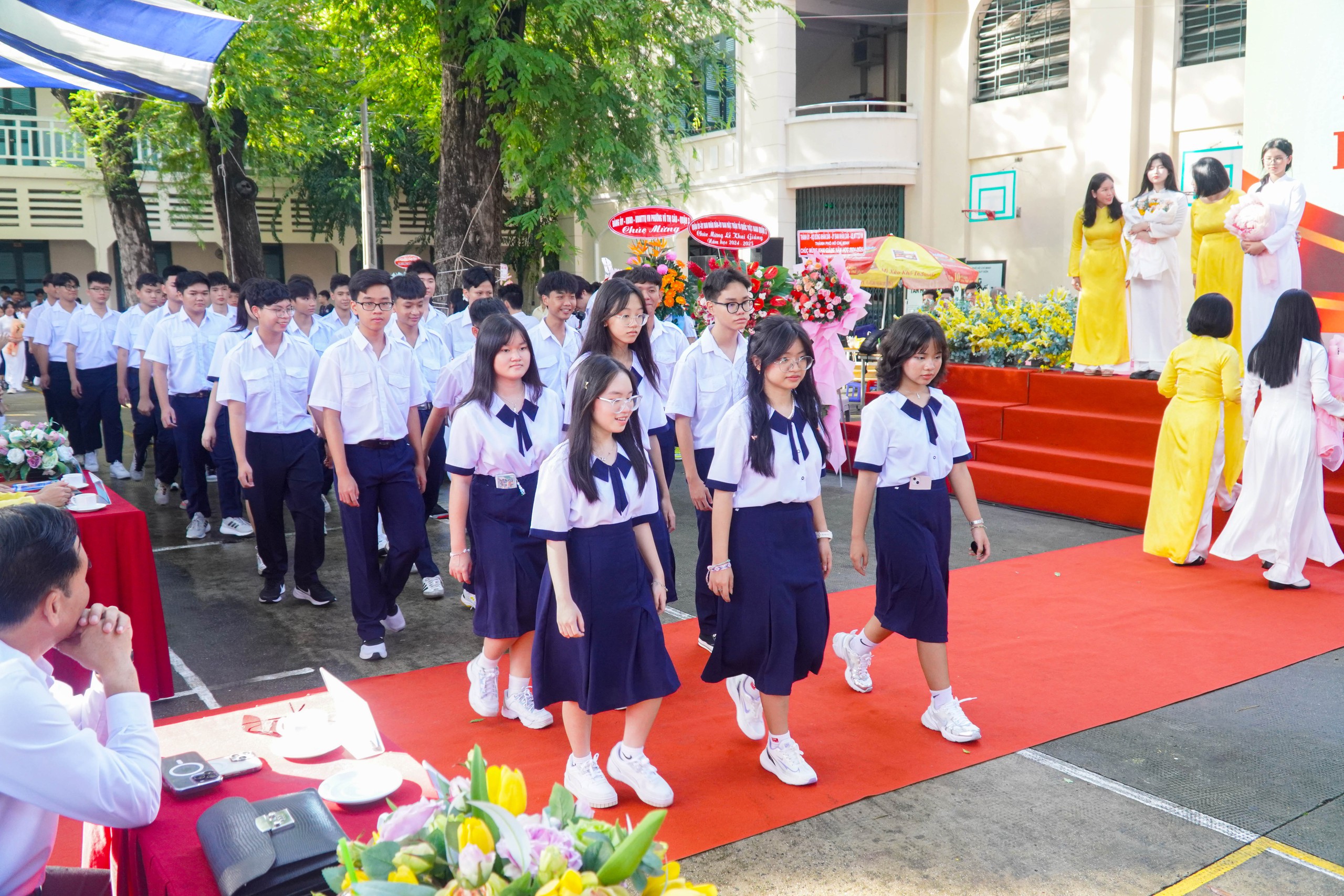 Lễ khai giảng ấn tượng tại ngôi trường THPT lâu đời nhất Việt Nam- Ảnh 7. Lễ khai giảng ấn tượng tại ngôi trường THPT lâu đời nhất Việt Nam- Ảnh 7.