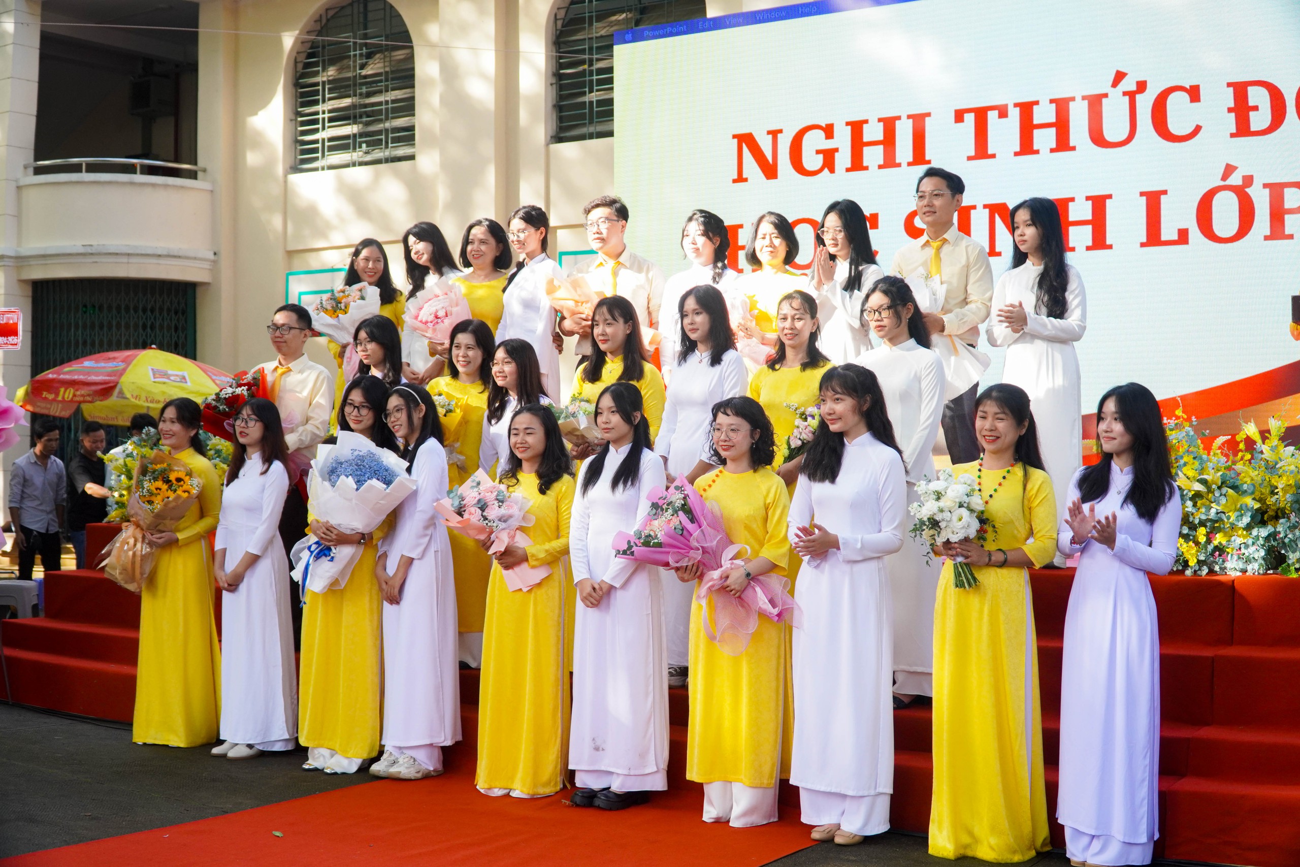 Lễ khai giảng ấn tượng tại ngôi trường THPT lâu đời nhất Việt Nam- Ảnh 10. Lễ khai giảng ấn tượng tại ngôi trường THPT lâu đời nhất Việt Nam- Ảnh 10.