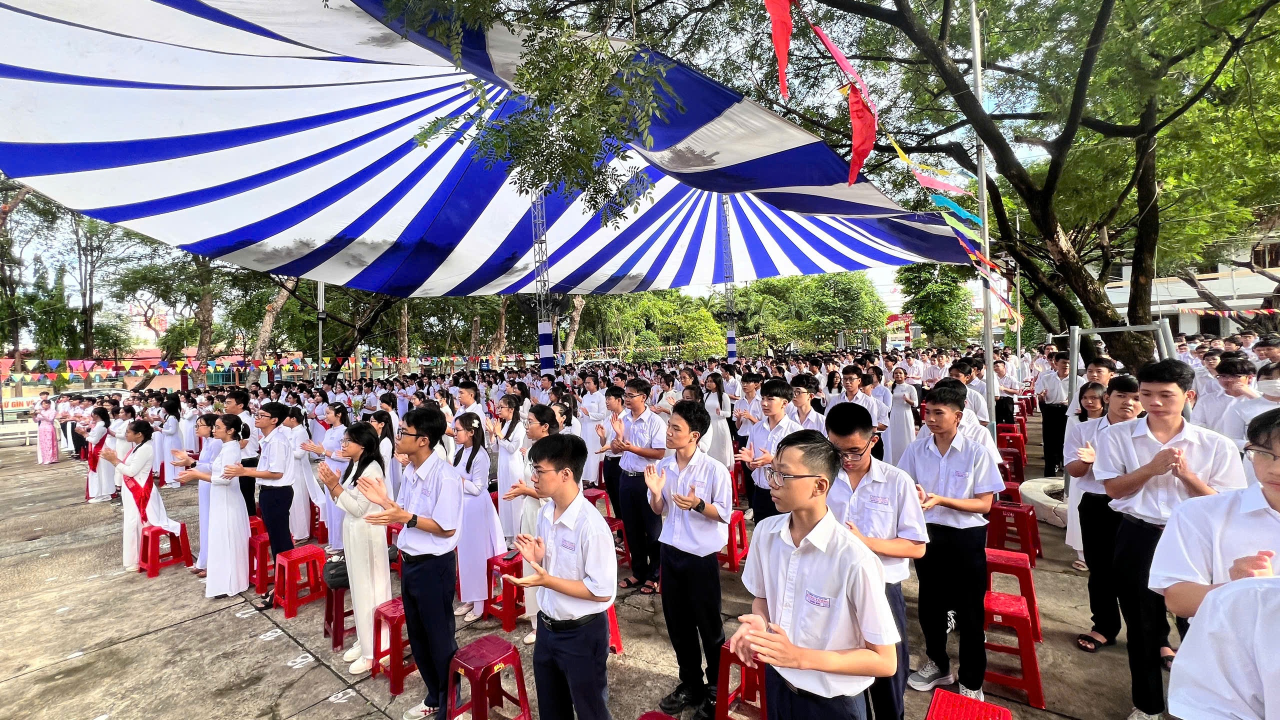 Lý do nhiều học sinh Bình Dương không được dự lễ khai giảng năm học mới- Ảnh 2. Lý do nhiều học sinh Bình Dương không được dự lễ khai giảng năm học mới- Ảnh 2.