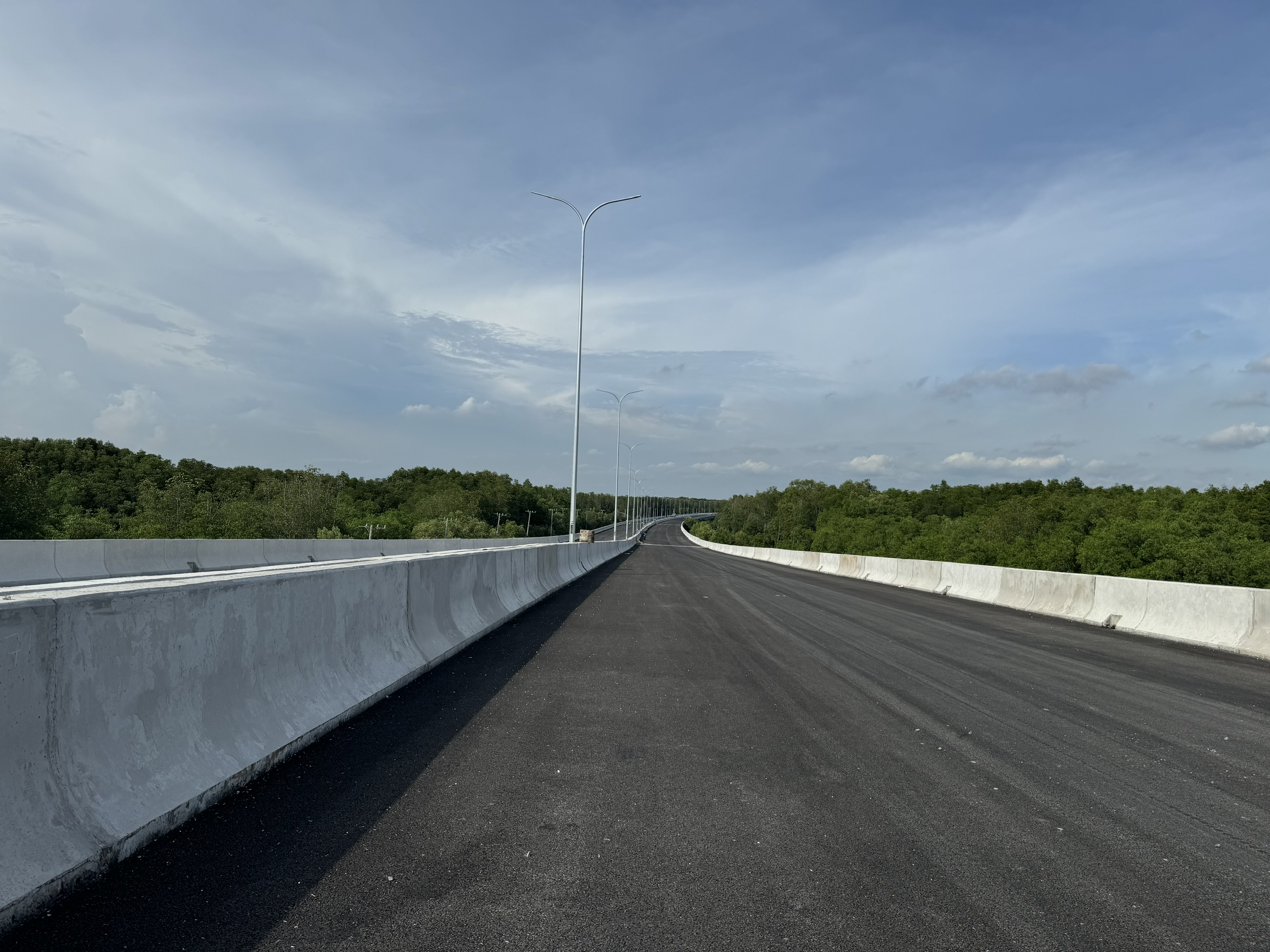 Cao tốc Bến Lức - Long Thành nỗ lực thông xe sớm hai đoạn- Ảnh 2. Cao tốc Bến Lức - Long Thành nỗ lực thông xe sớm hai đoạn- Ảnh 2.