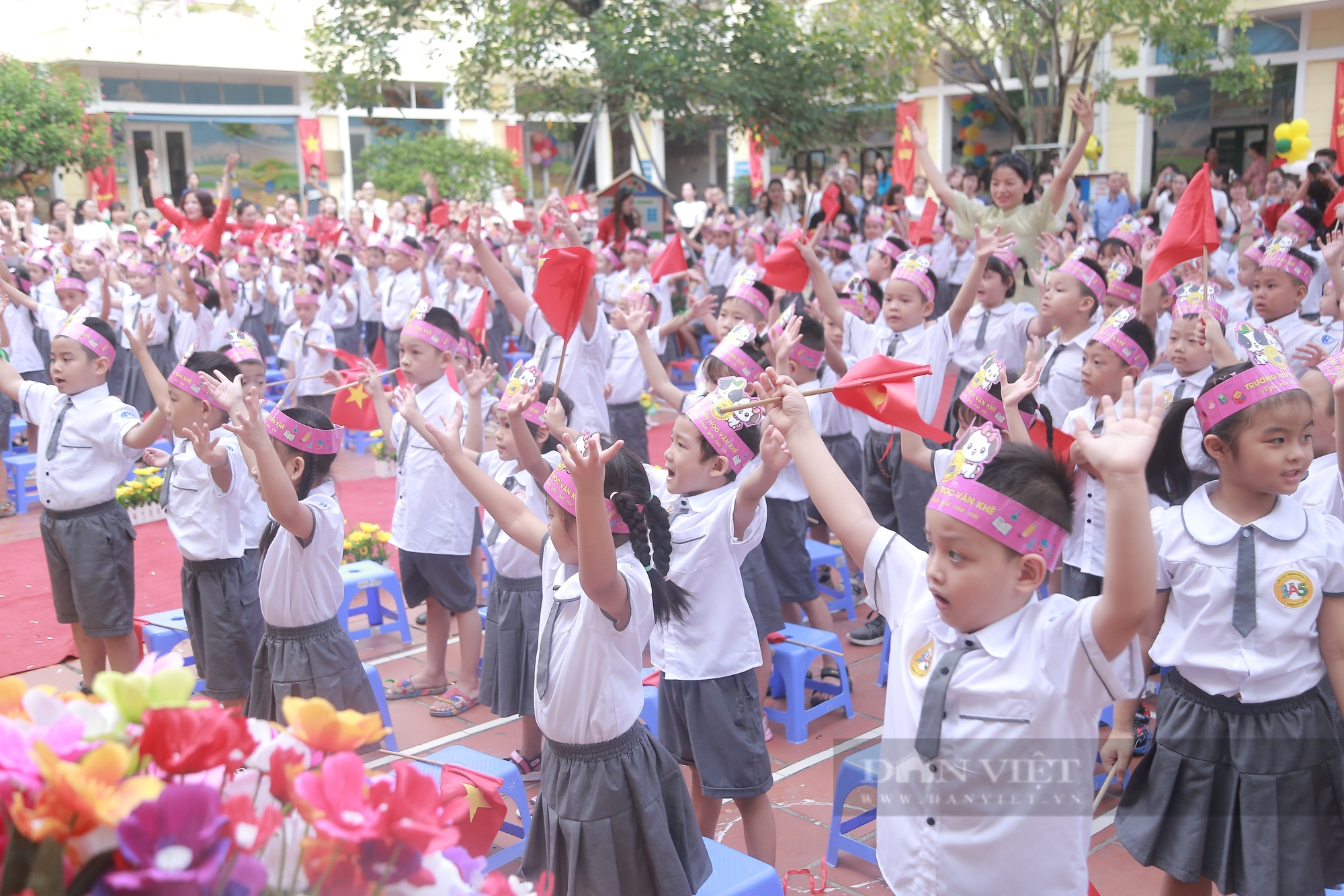 Sáng nay (ngày 5/9), hơn 23 triệu học sinh đi khai giảng năm học đặc biệt quan trọng- Ảnh 2. Sáng nay (ngày 5/9), hơn 23 triệu học sinh đi khai giảng năm học đặc biệt quan trọng- Ảnh 2.