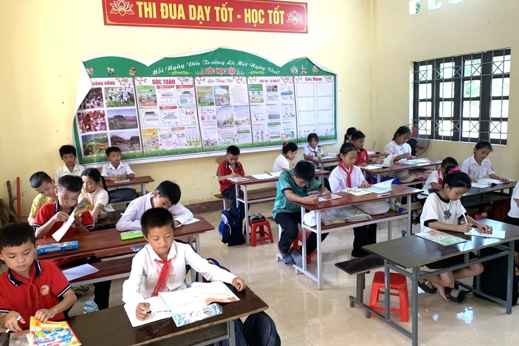 Niềm vui ngày khai giảng ở ngôi trường mang tên Dân trí - 2 Niềm vui ngày khai giảng ở ngôi trường mang tên Dân trí - 2