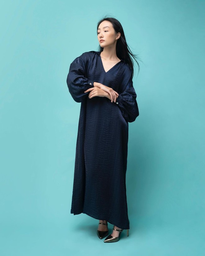 Nhẹ bước vào thu cùng váy suông từ linen, đũi tơ dịu dàng, đằm thắm- Ảnh 5. Nhẹ bước vào thu cùng váy suông từ linen, đũi tơ dịu dàng, đằm thắm- Ảnh 5.
