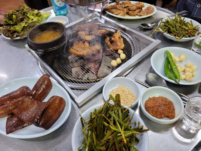 Những quán thịt nướng trứ danh tại Seoul- Ảnh 2. Những quán thịt nướng trứ danh tại Seoul- Ảnh 2.