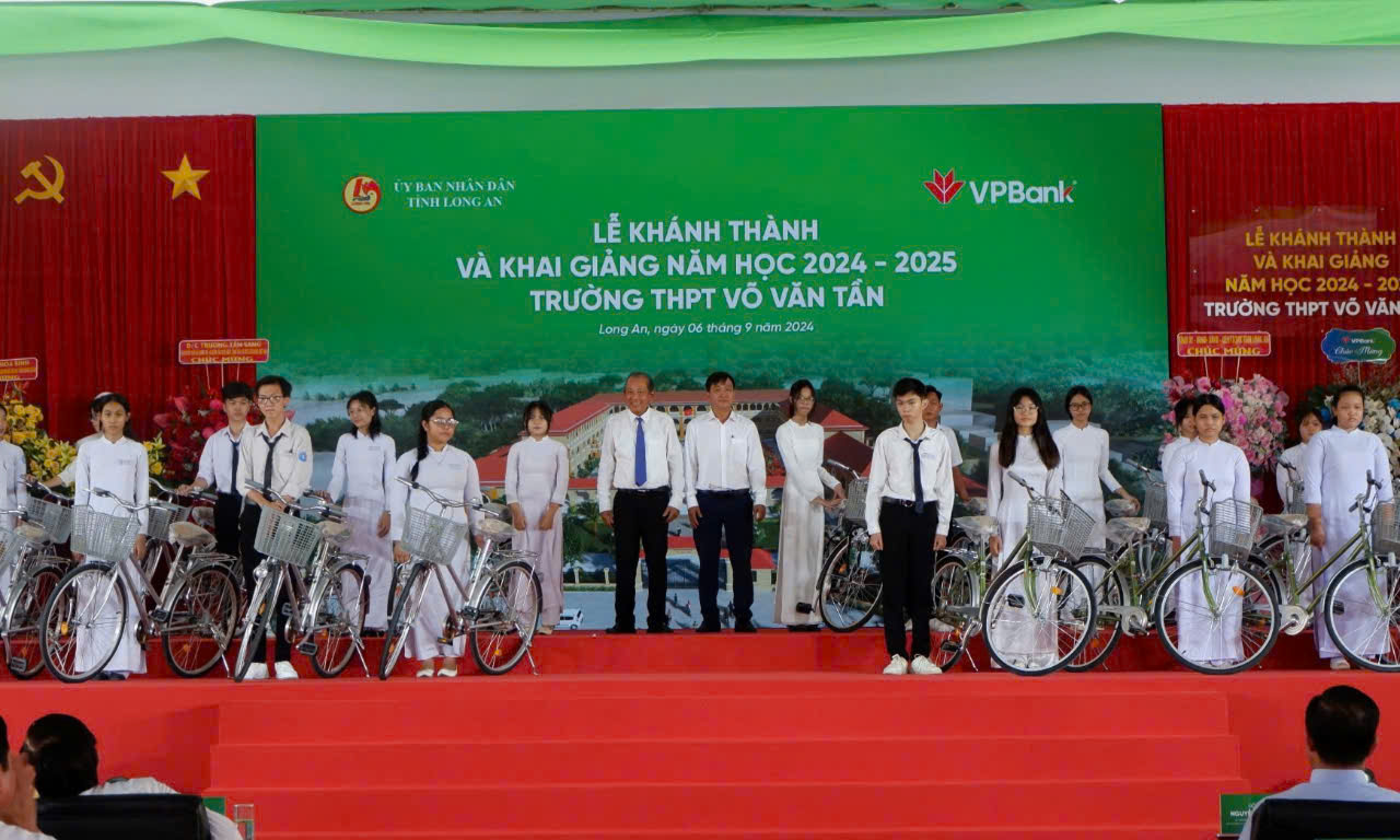 Báo Người Lao Động tặng xe đạp cho học sinh tại 2 ngôi trường đặc biệt ở Long An- Ảnh 4. Báo Người Lao Động tặng xe đạp cho học sinh tại 2 ngôi trường đặc biệt ở Long An- Ảnh 4.