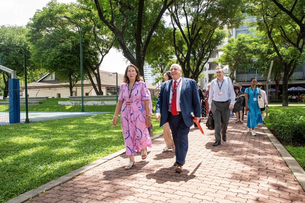 Chủ tịch Thượng viện Australia thăm Đại học RMIT Việt Nam - 2 Chủ tịch Thượng viện Australia thăm Đại học RMIT Việt Nam - 2
