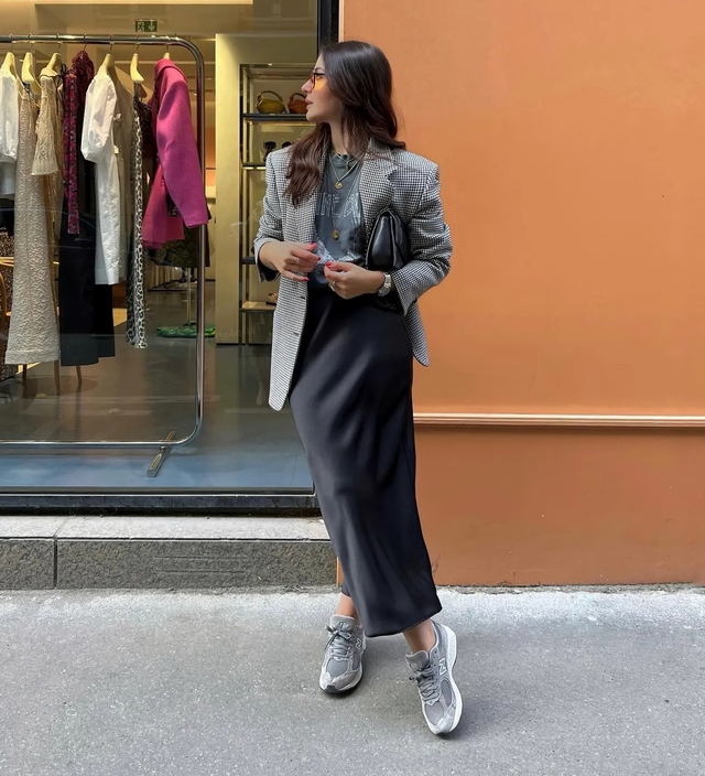 Váy dài và áo thun: cơn sốt đang 'càn quét' Instagram cực hợp với mọi dáng- Ảnh 5. Váy dài và áo thun: cơn sốt đang 'càn quét' Instagram cực hợp với mọi dáng- Ảnh 5.