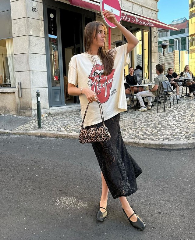 Váy dài và áo thun: cơn sốt đang 'càn quét' Instagram cực hợp với mọi dáng- Ảnh 6. Váy dài và áo thun: cơn sốt đang 'càn quét' Instagram cực hợp với mọi dáng- Ảnh 6.