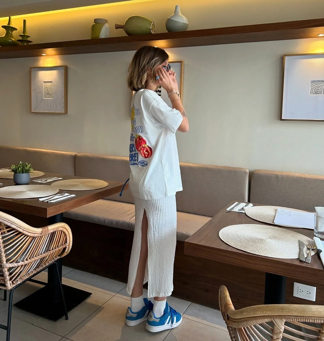 Váy dài và áo thun: cơn sốt đang 'càn quét' Instagram cực hợp với mọi dáng- Ảnh 9. Váy dài và áo thun: cơn sốt đang 'càn quét' Instagram cực hợp với mọi dáng- Ảnh 9.