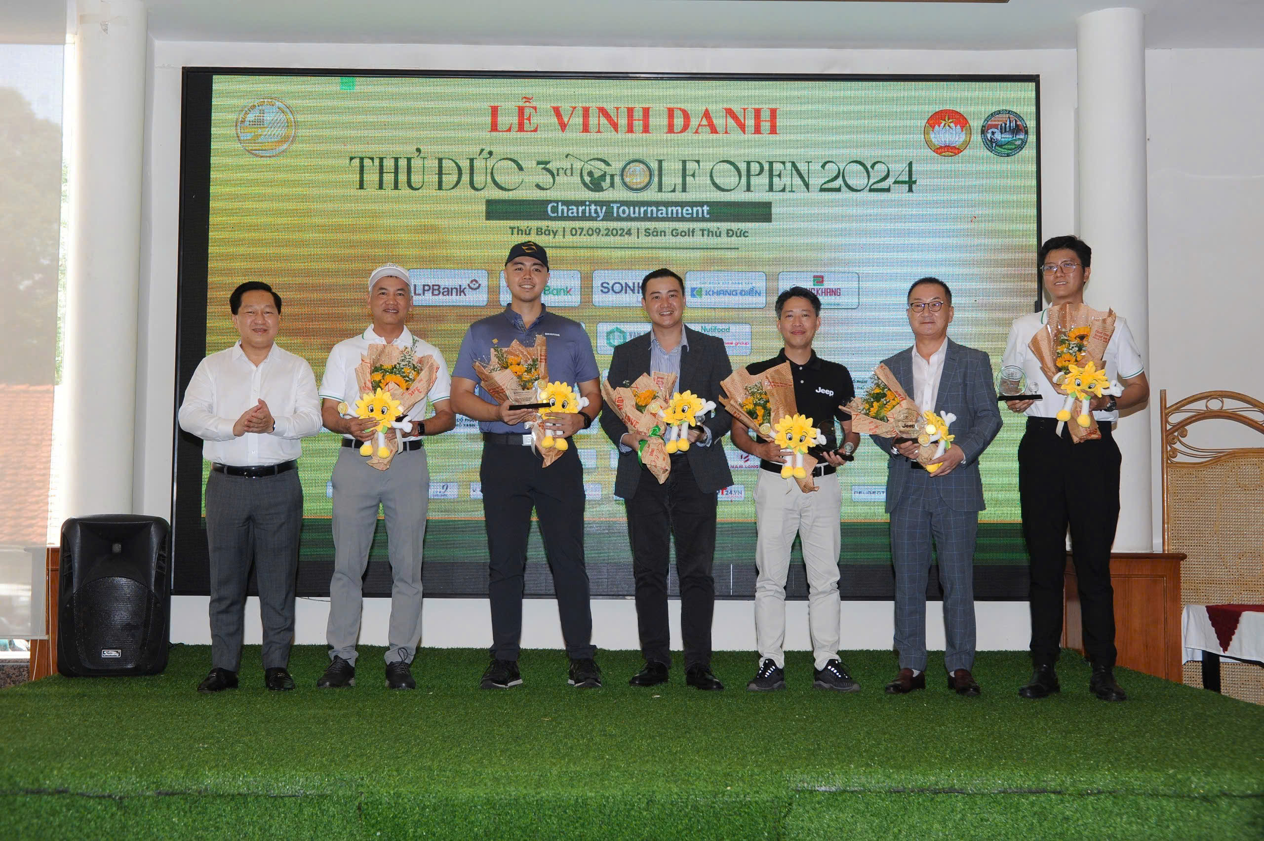 Giải golf TP. Thủ Đức mở rộng huy động được 40 tỉ đồng từ thiện- Ảnh 2. Giải golf TP. Thủ Đức mở rộng huy động được 40 tỉ đồng từ thiện- Ảnh 2.