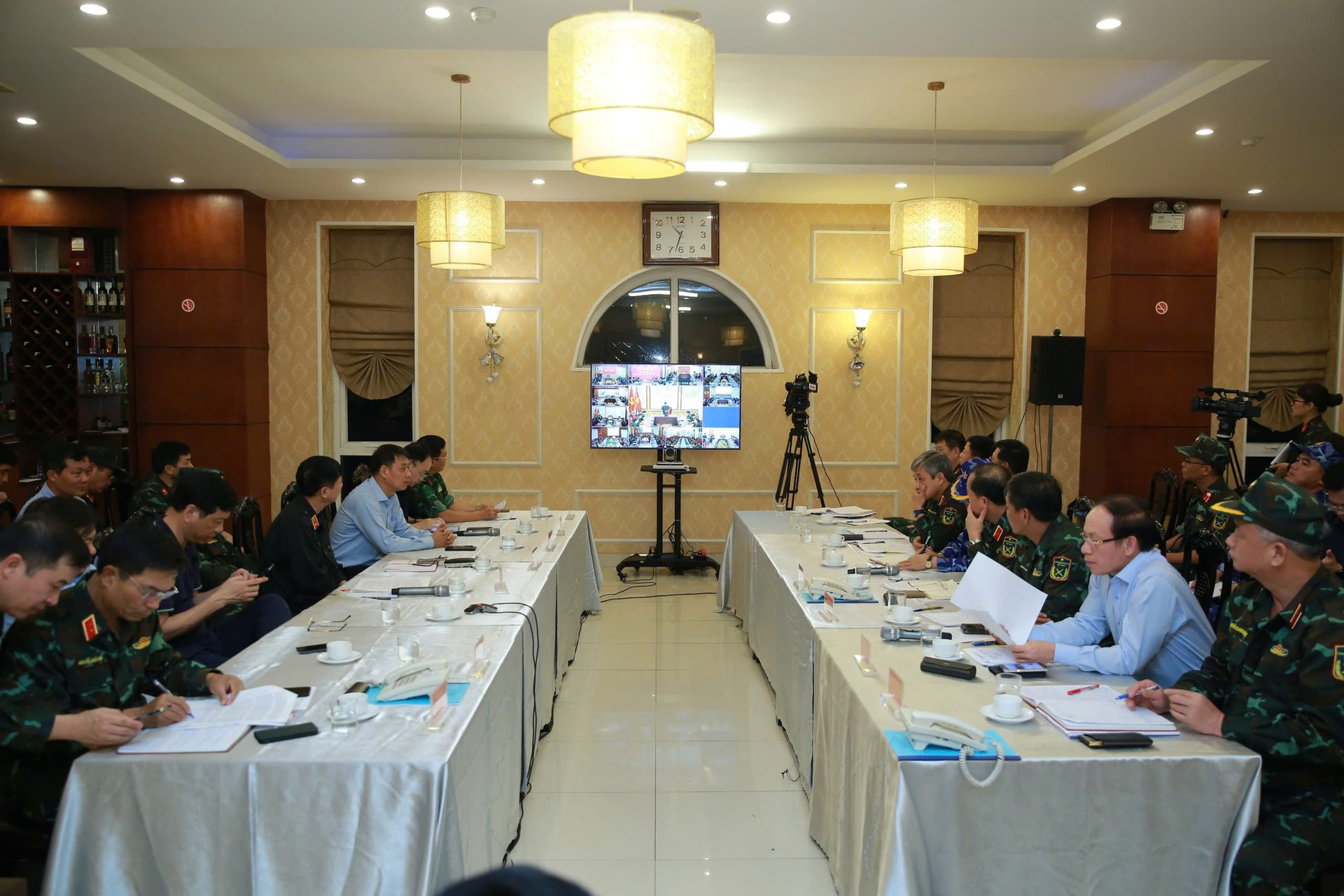 Phó Thủ tướng Trần Hồng Hà: Khẩn trương đánh giá thiệt hại, khắc phục hậu quả sau bão- Ảnh 2. Phó Thủ tướng Trần Hồng Hà: Khẩn trương đánh giá thiệt hại, khắc phục hậu quả sau bão- Ảnh 2.
