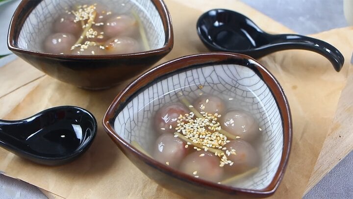 Đặc sản chè bột lọc heo quay chỉ có ở Huế, chinh phục mọi thực khách sành ăn - Ảnh 3. Đặc sản chè bột lọc heo quay chỉ có ở Huế, chinh phục mọi thực khách sành ăn - Ảnh 3.