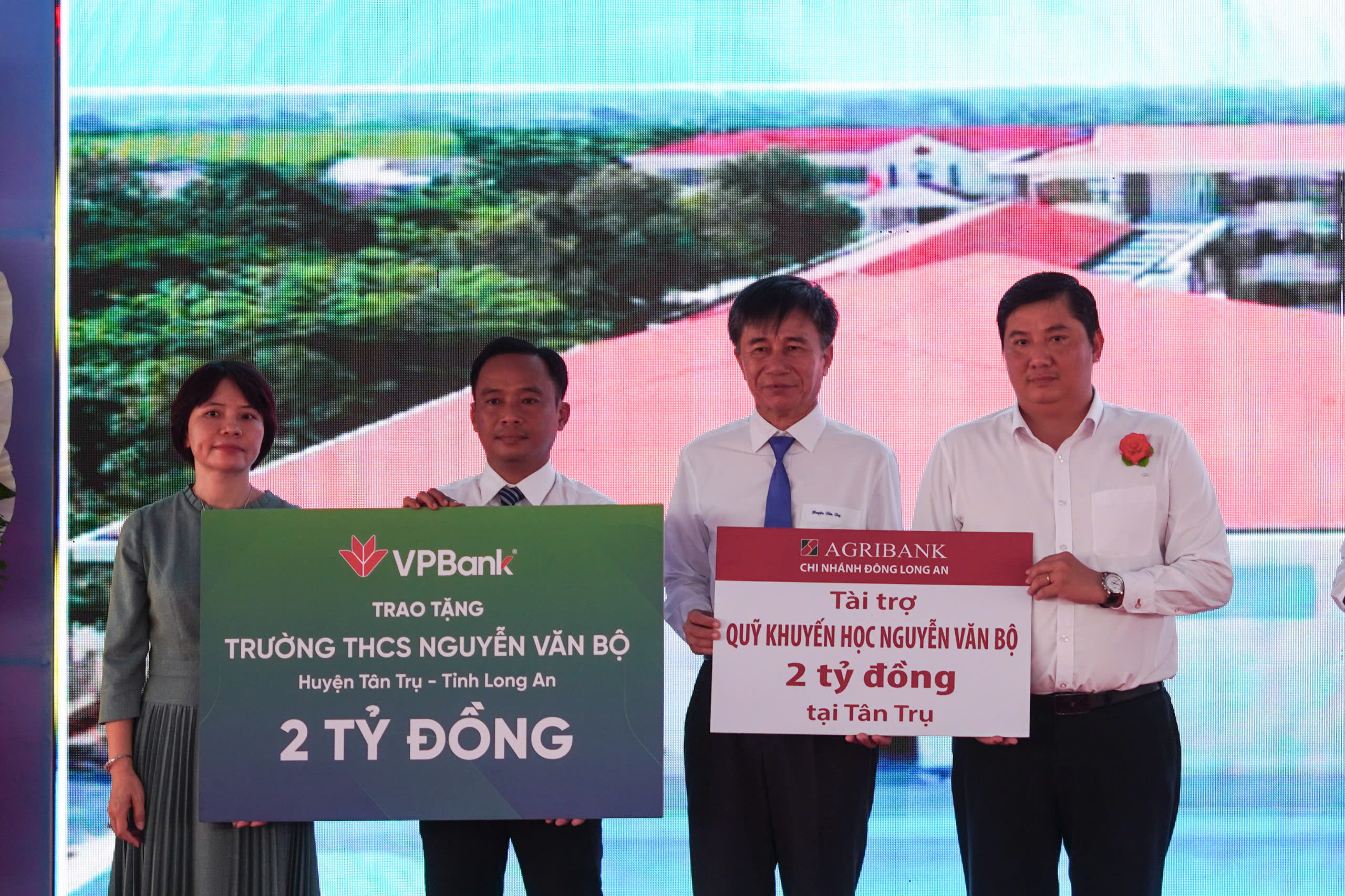 Báo Người Lao Động trao xe đạp tại ngôi trường mang tên liệt sĩ Nguyễn Văn Bộ- Ảnh 4. Báo Người Lao Động trao xe đạp tại ngôi trường mang tên liệt sĩ Nguyễn Văn Bộ- Ảnh 4.